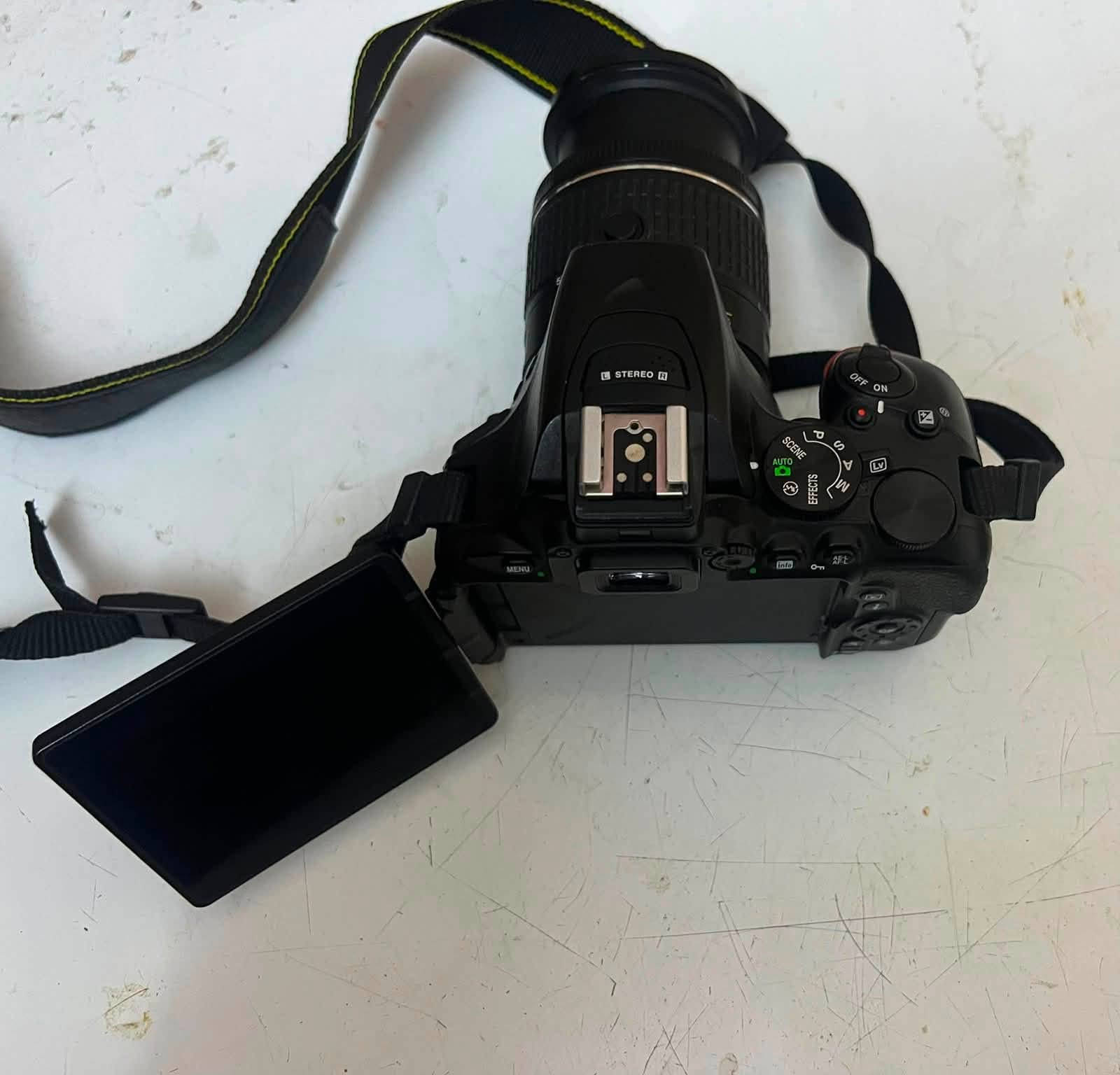📸 كاميرا Nikon D5600 للبيع 📸
الموديل: Nikon D5600
 المميزات: تدعم نقل الصور فوراً للهاتف عبر Wi-Fi + Bluetooth.
 الشاشة: متحركة باللمس.
 النظافة: ممتازة جداً وبحالة قوية (الشاشة والنظام شغال تماماً)
📍 المكان: [بغداد]
📲 التواصل: عبر الرسائل أو الواتساب [***********]
