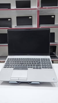 كور i7 10850H • كوادرو P620 ٤GB • ١٦ جيجا رام