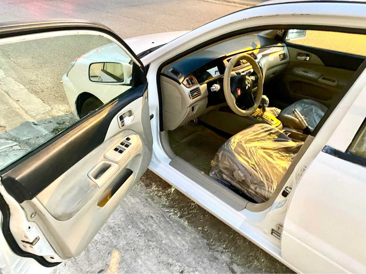 لانسەر 2008 GLX
سعودی دەسک ستیل 
سویچ کۆنترۆڵ  
ناو زەرد 
ناو فۆڕمیگا 
گێڕ و مەکینە بەشەرت 
گێڕ و مەکینە گەورە 
چوار تایەی تازە 
ویل کەپ 
چوار جام کارەبا 
کامل بۆیاخە بۆ جوانی 
ڕەقەم و سەنەوی تازەیە 
سەنەوی تا 13/12/2030 تازەیە
سەیارەی مەعرەز نیە 
*********** السليمانية, العراق
