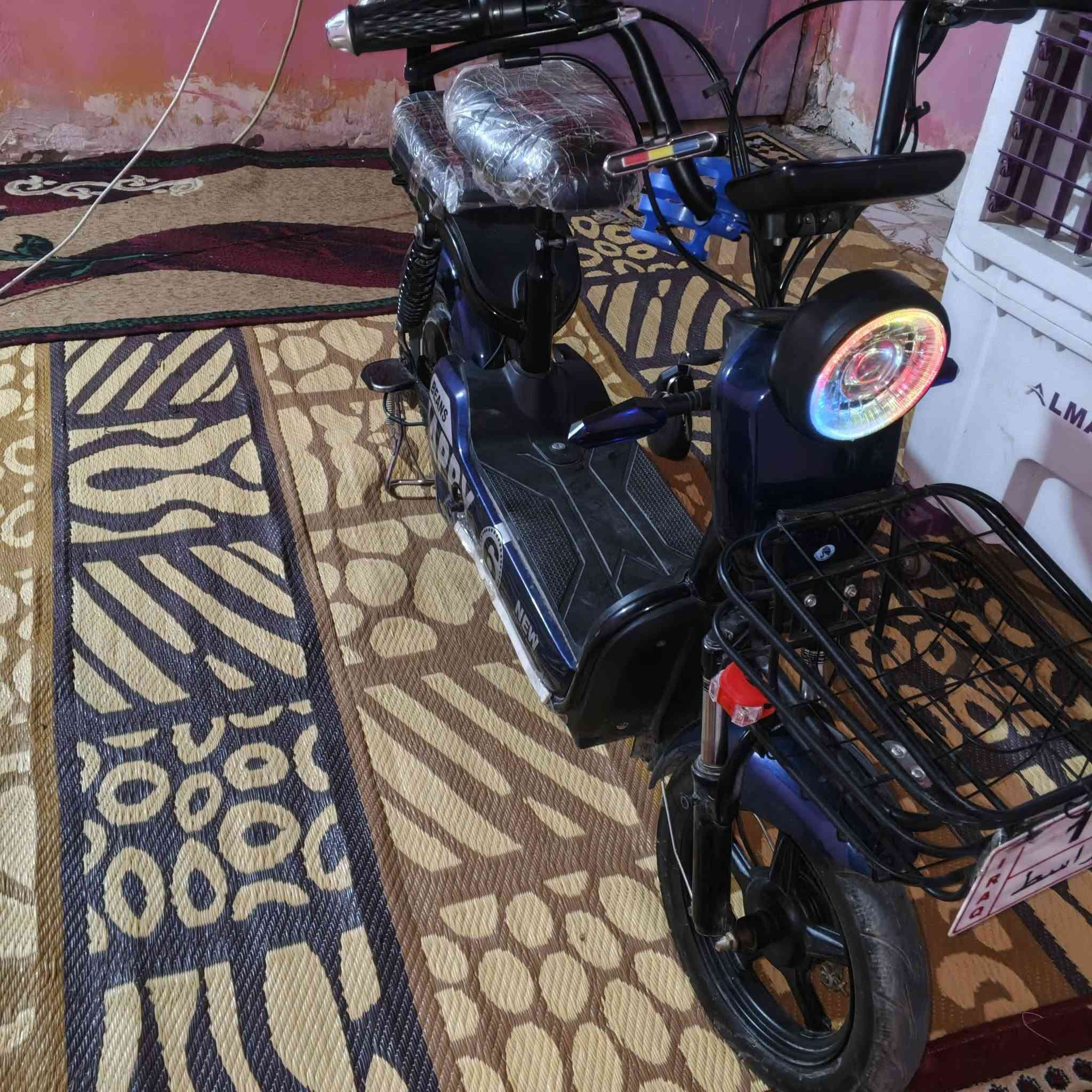 سلام عليكم شباب دراجه شحن للبيع كلشي ما بيه شقاله اشاره يمنه يسره لايت عالي هورن سماعه بلوتوث  دراجه والله نضيفه كلشي مابيه شقاله مكان كوت زين قوس شارع  سعر 225اتصال على رقم ***********
