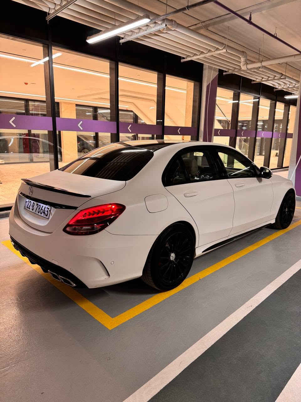 للبيع مرسيدس بنز C300 موديل 2017 – وارد أمريكي  –نظافة ممتازة
Mercedes-Benz C300 2017 – American Specs 🇺🇸

لون أبيض وسقف اسود مميز ومن الداخل جلد ابيض  فاخر / محرك تيربو 4 سلندر سعة 2.0 لتر بقوة تقريبية 241 حصان / جير أوتوماتيك 9 سرعات / فتحة سقف بانوراما / شاشة وسطية / نفقيشن / كاميرا خلفية / حساسات أمامية وخلفية / تشغيل بصمة / دخول ذكي / مثبت سرعة وتحكم من المقود / أوضاع قيادة متعددة / إضاءة LED / جنوط أصلية  حجم 18/ السيارة بحالة ممتازة واعتناء وصيانه أول بأول/ 

حادث السياره بنيد فقط .؟؟

الممشى: 70000 ميل 

📌 للجاد فقط، التواصل اتصال أو واتساب.
***********

MercedesC300 #MercedesBenz#  #LuxuryCars #CClass
