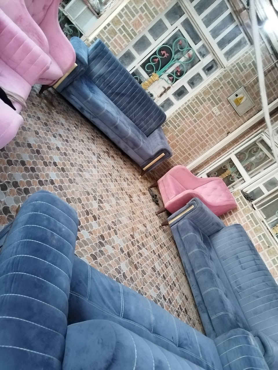كنب ١٣نفر • للبيع