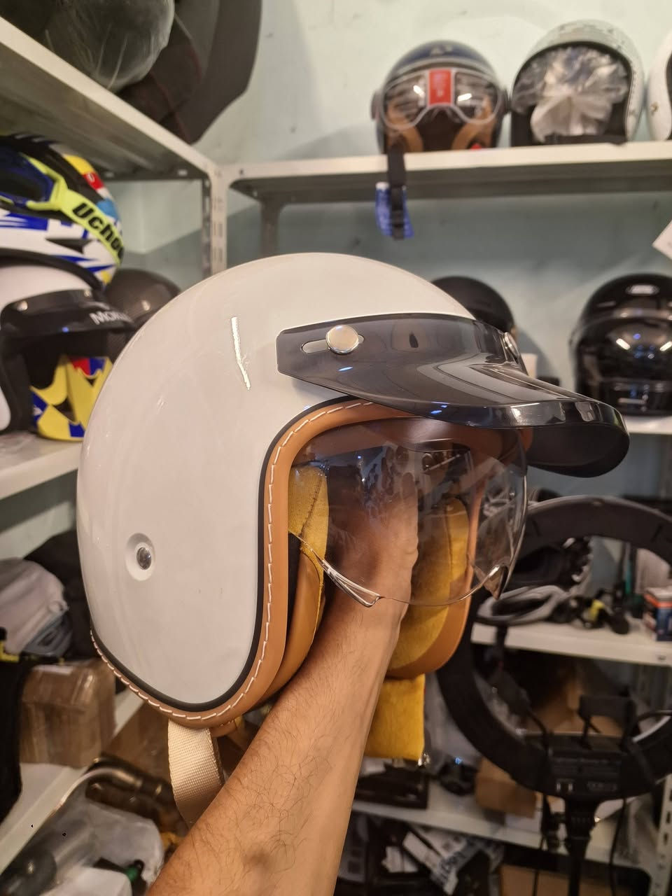 جميع أنواع خوذات الدراجات النارية متوفرة 🏍️🪖
شاهدوا بأنفسكم جمال وجودة هذه المنتجات 👌✨
للاستفسار عن الأسعار، يرجى التواصل معنا عبر الماسنجر أو الواتساب 📩📱 ***********
