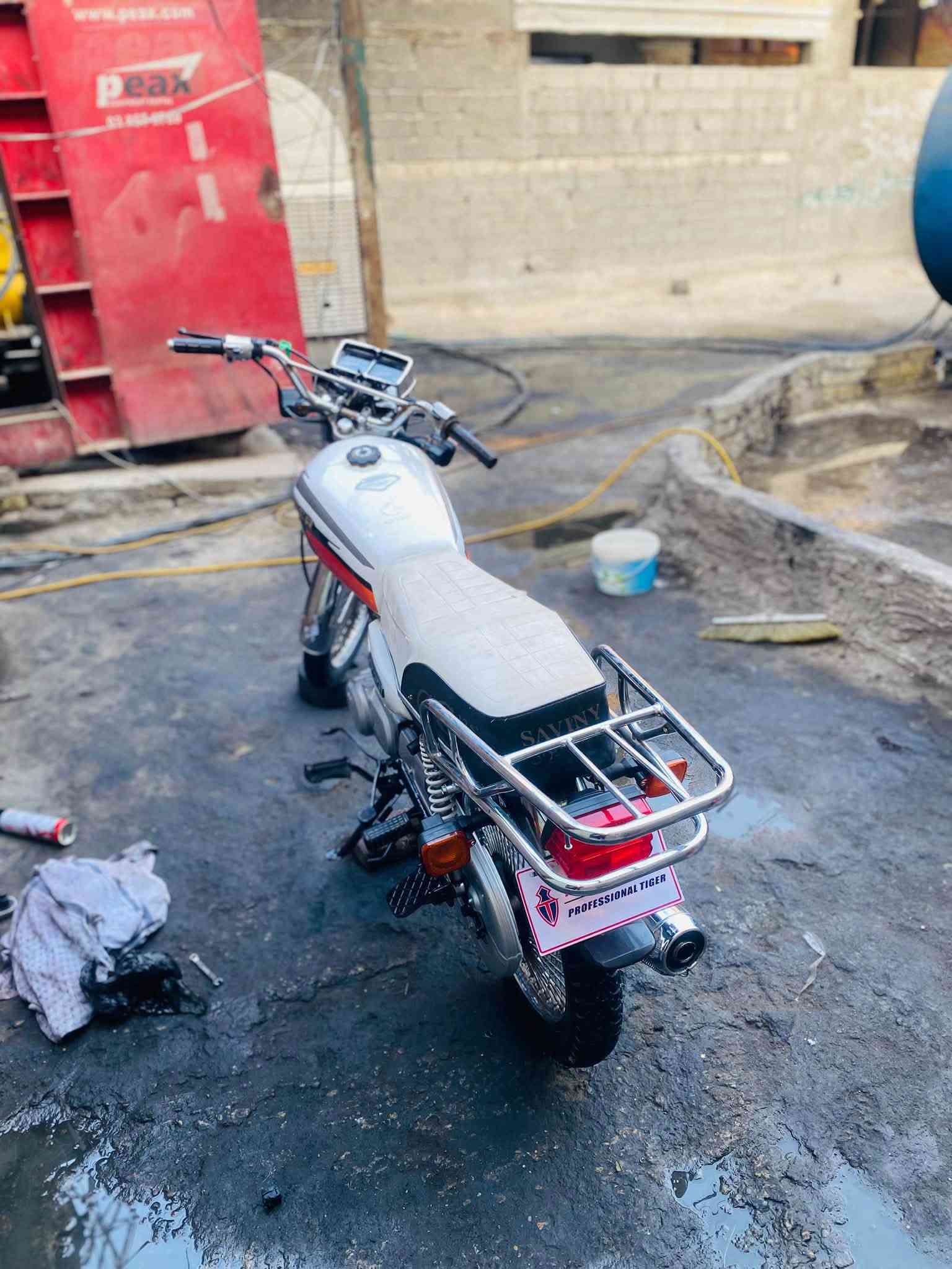 للبيع اوراق سكنر مديل 2020 بيه خيط بخار قليل كلش دراجه حلوه ونضيفه كلشي معايزه
هندر واحد تشتغل كهربائيات كله شغاله 
سعر 450وبيه مجال مكاني نجف ستفسار خاص وهاذا رقمي ***********
