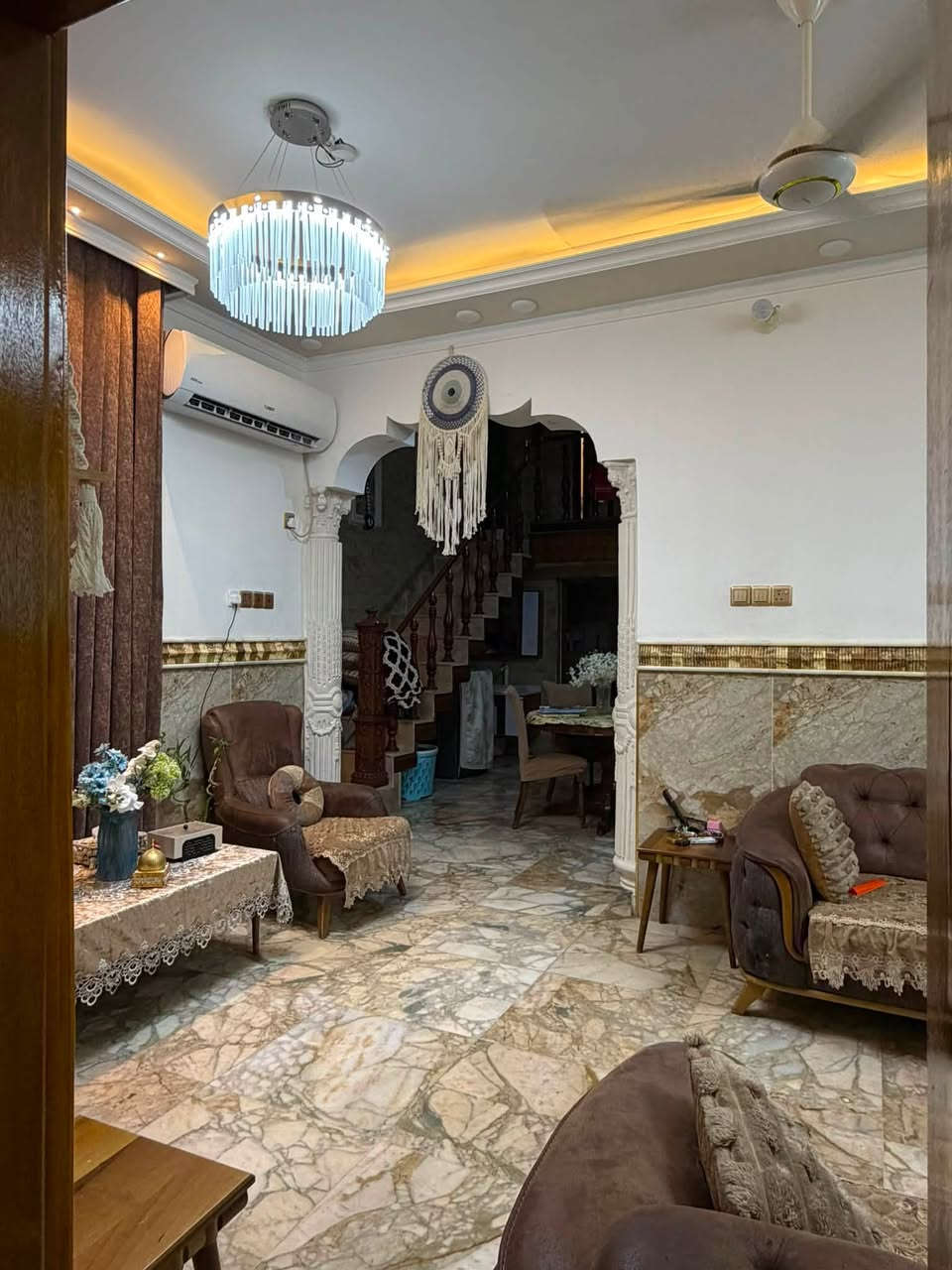 سلام عليكم بيت للبيع المساحه 150 عنوانه ميسان العماره العرضات موقع البيت حلو مقابل النفق الجديد يحتوي عله أربع غرف نوم وحده جوه وتلاثه فوك والبيت بنائه حديث وكبال البيت ساحه للاستفسار الاتصال علئ الرقم ***********
