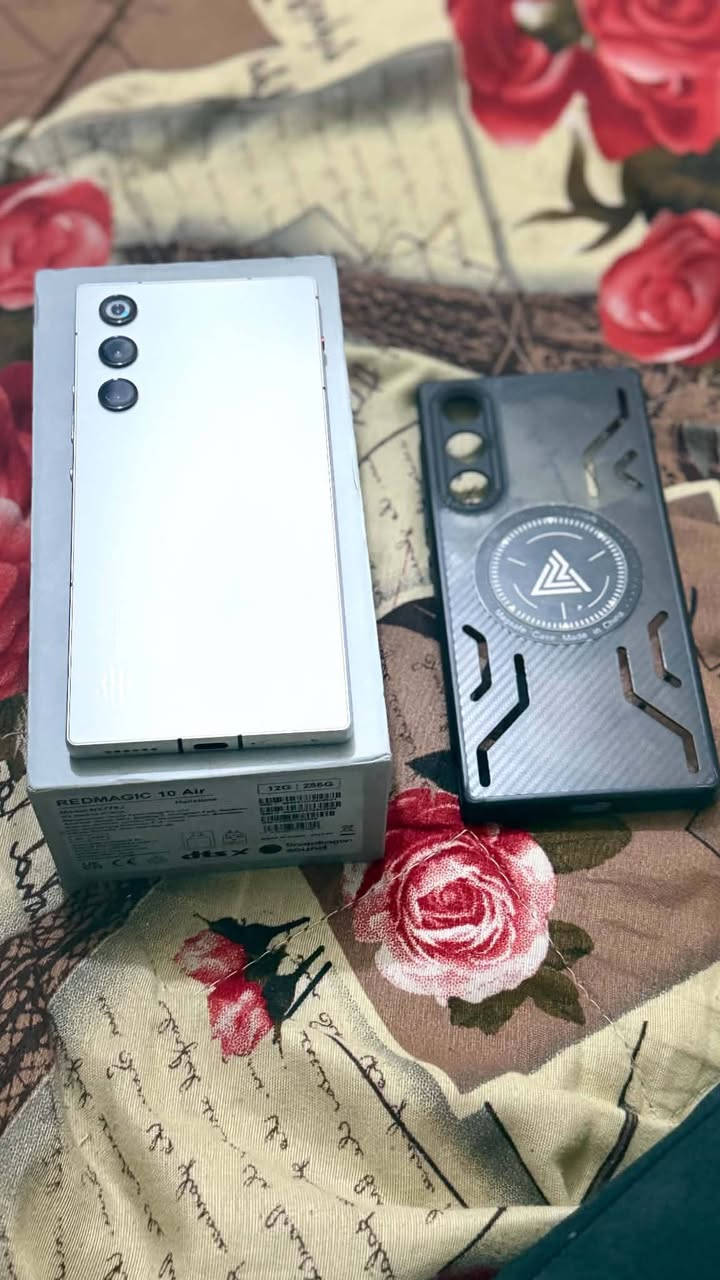 ريد مجك 10 أير جهاز جديد ملحقاته كامله وي كفر  بالباكيت بالمعنى ذاكره  256 ومواصفات الريد معروفه جهاز موصفات جباره بالالعاب سعره 750 وبي مجال قليل كلش واتس فقط *********** عنواني بغداد الشعب
