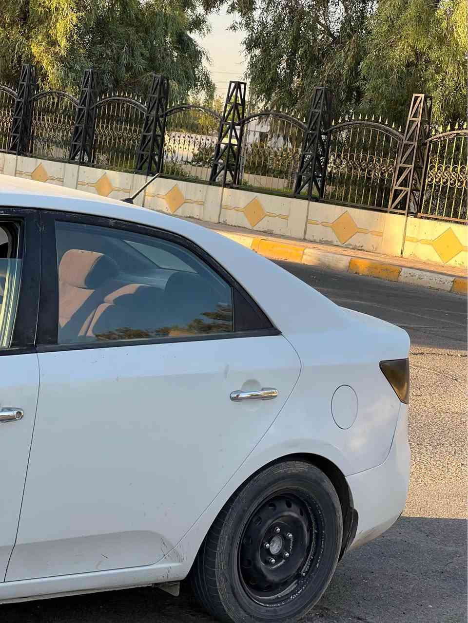 سلام عليكم سيراتو. مديل ٢٠١٢ خليجي 
بيه قطع صبغ ابيع حزام. 
منضومه غاز 
منضومه تبريد جديده 
ادامه على مكينه 
كير ٦نمر 
مكينه ١٦٠٠
تايرات جدد 
داخل نضيف 
نواقص 
بيه صوت راجز 
وبيه داريم شفت ايسر 
فقط 
السعر ٧٦
مكان الدوره 
*********** بغداد, العراق
