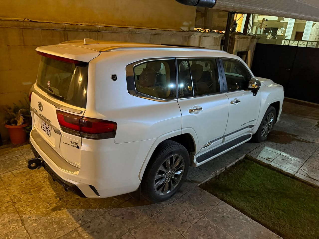 سلام عليكم 
VX لمتد S   2025   TSS 
ماشيه 17 الف حقيقي 
رقم بغداد باسمي تحويل مباشر 
مكفوله كفاله عامه من اي ملاحضه بحالت الوكاله
ضمان شركه ساز 
بغداد المنصور 
***********
