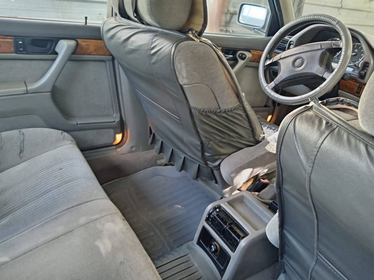 سلام وعليكم سيارةBMWموديل 1991
ومحركها ستة سلندر والضرر  بس الباب الخلفي الورة السايق بي ضربة مامصبوغة
السعر 65بي مجال
استفسار ع رقم ***********
مكاني الرمادي الصوفية
