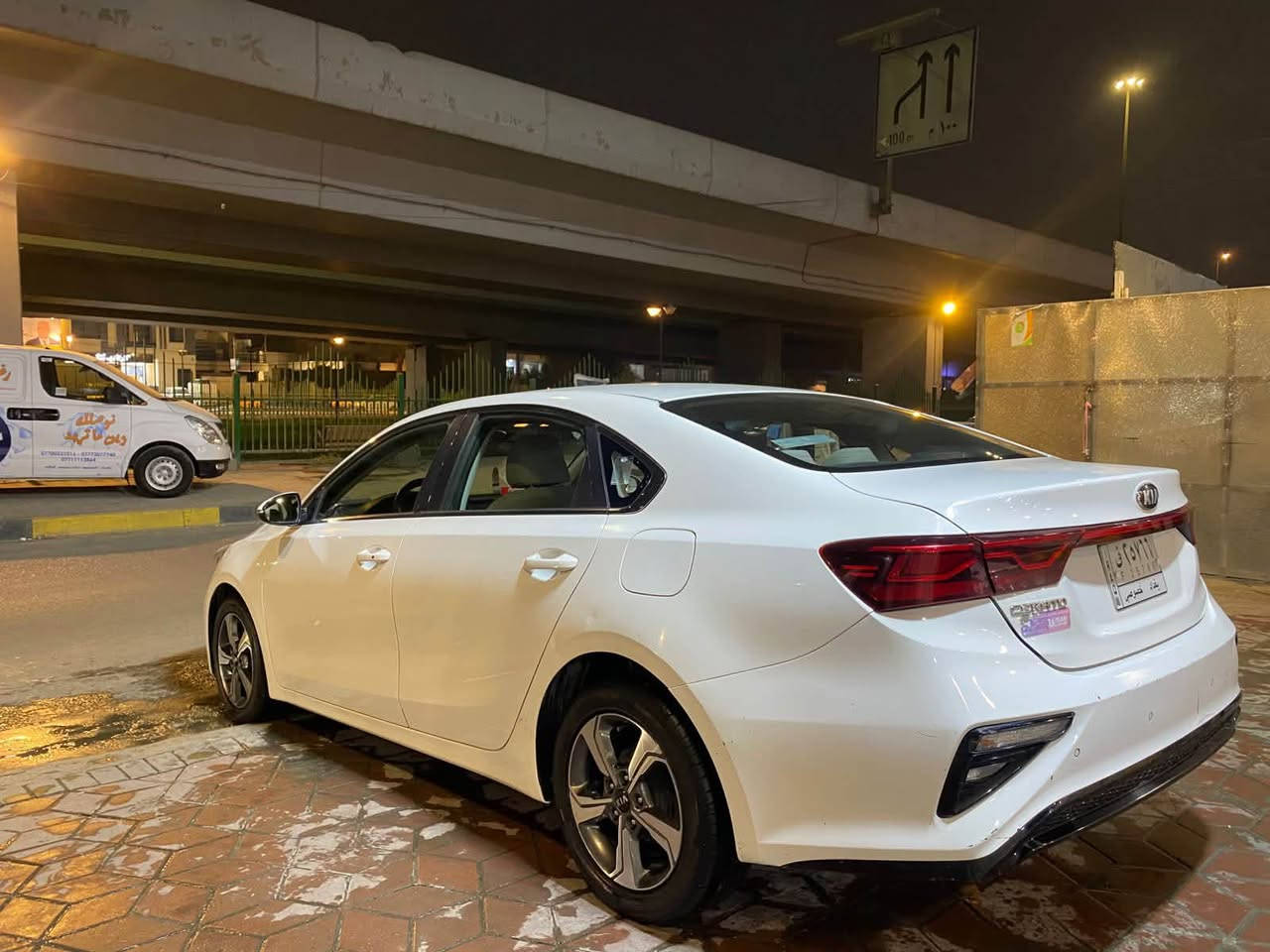 كيا سيراتو 2019 خليجي
ماشية 80 الف 
بيها بارد بالباب الامامي عمس السايق 
مكرك مكينة تبريد مكفول
تخم تايرات + باتري + صدر كلة جديد
سعر 143$
مكانها بغداد 
***********
