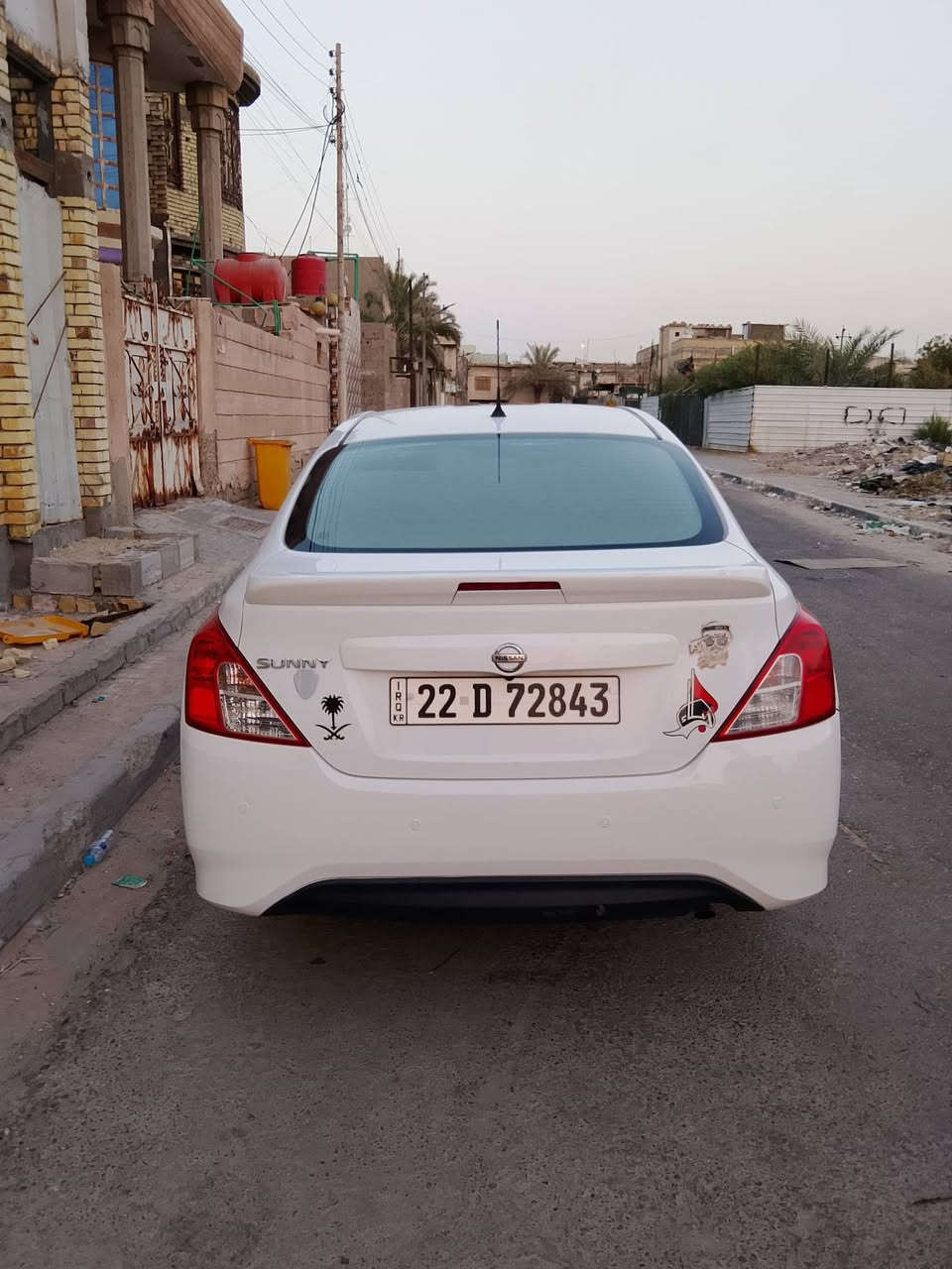 السلام عليكم نيسان سني هندي. موديل 22 .مبدل بيه جاملخ وبيه بارب بلبنيد شبر . وكيل محركه . وحداديه كلتله. وباقه شوفت العين سعره 98 ر.رقم ***********
