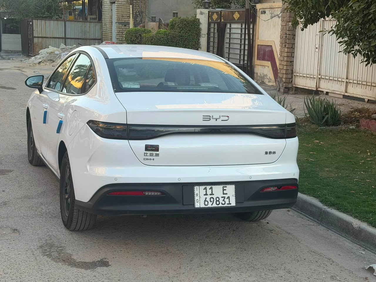 السلام عليكم . بي واي دي سيل فايف مكفولة كفالة عامة من الصبغ والبارد فقط ملاحضتين موضح بالصور طخة باب السايق من جوة مال رصيف ورصعة بالجاملغ الامامي داخل ابيض مدوشمة ارضيات وكنشات السعر 18500 وبيهة مجال بسيط مكاني بغداد العامرية ***********
