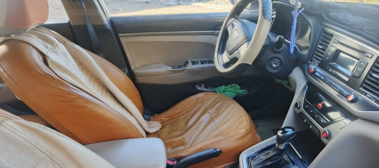 سلام عليكم النترا 17 خليجي نص فول محرك 1600 بحاله ممتازه كير At
بيها دور جملغ خلفي بارد ع حطيته ما مصلحه وبيها رشه  بالبنيد بدون فتح بدون اي تبديل السياره جانيها من ١٧ لسه بسمي شخصيا  مراوس  ترهم    ونتفق ع فرق 

***********
