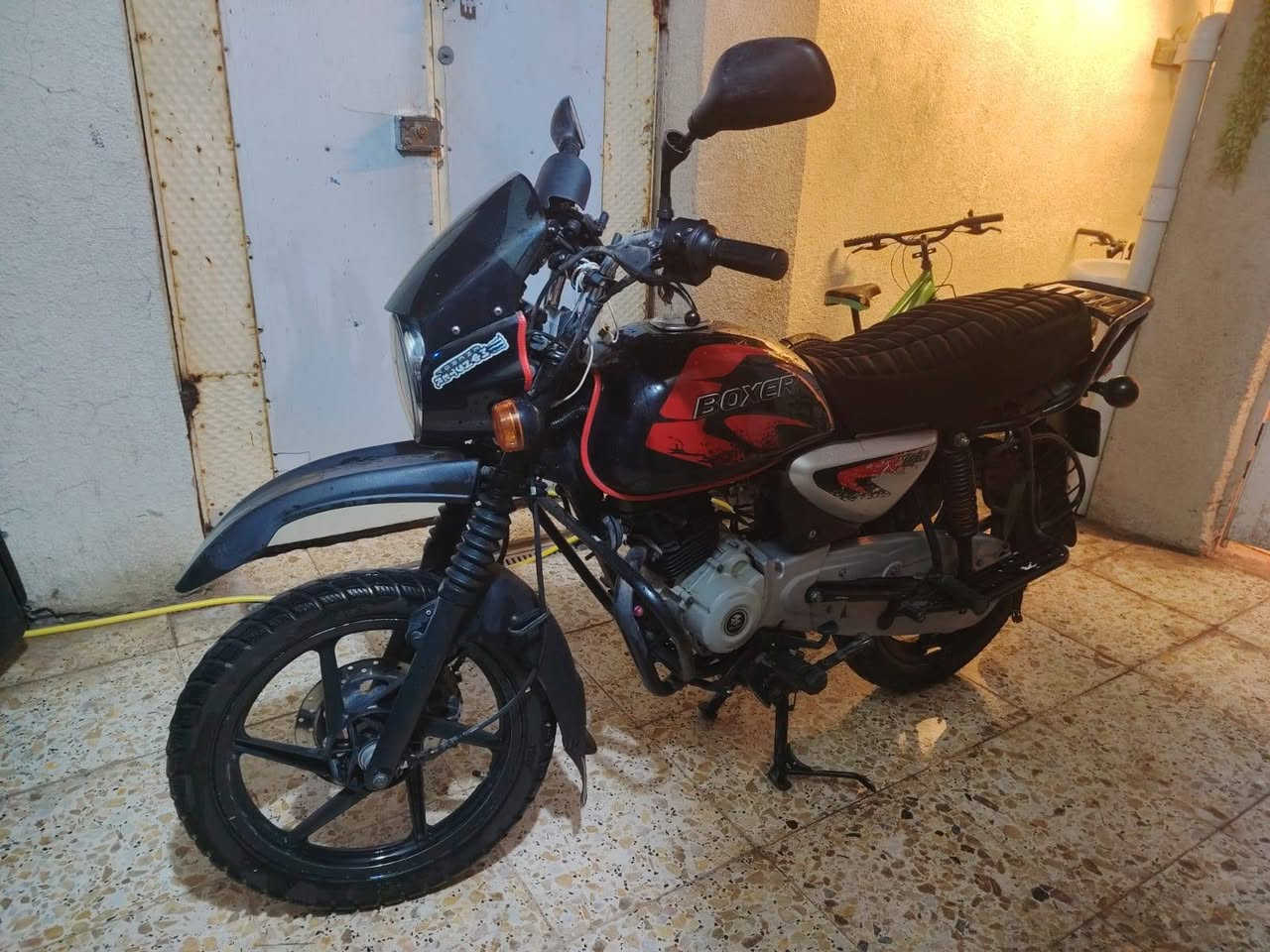 بوكسر موديل23
رقم بغداد /سنويه بأسمي / تحويل ثاني يوم 
الدراجه مبدل بيها بوشه وبستم شركه وبعدها على السحك 
مابيها نقص كلشي شغال الدراجه نگره سلف 
للتواصل على الواتساب ***********
