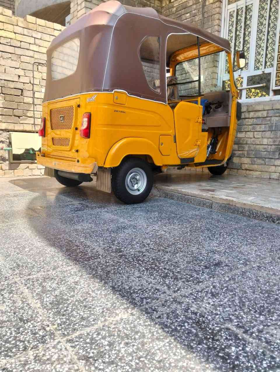 السلام عليكم
تكتك للبيع موديل 2022 شهر 12
كفاله عامه كشر والمكينه عده دوسة وحده معمره 
رقم بغداد تحويل ثاني يوم بأسمي 
تخم تاير جديد صارلهن يومين من شديتهن
السعر ﴿10﴾ ونص وبيها مجال حك الجيه 
العنوان بغداد العبيدي 
رقم ﴿***********﴾
