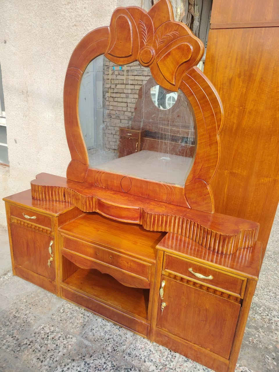 غرفة اخشاب • نظيف جدا • العمارة حي العسكري