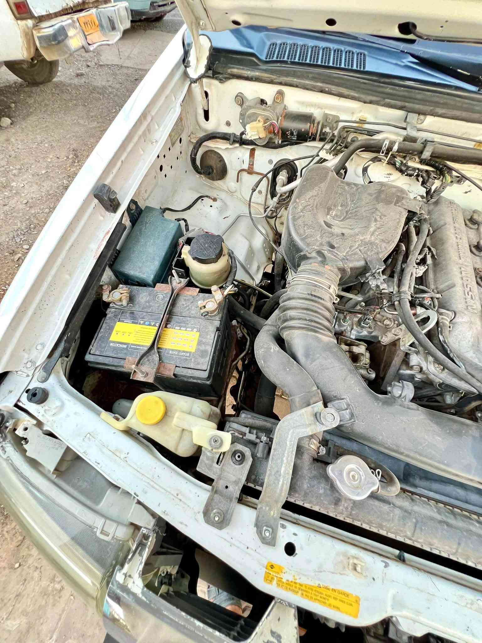 بەناوی خودا
پیکاب نیسان ( ٢٠٠٢ ) یابانی 

_ دەبڵ ئەکسل بیلاد مەکینە بەخە
300KM 

_ بێ دەعم و زەربە پێش و پشتی کەپسە بەشەرت 
بۆیاخی پەمپی تیانییە تەنها چەن جێگەیەک کارتی هەیە لەسەر هەڵدان کارت کراوە بێ چەکوش و مەعجون

_گێرو مەکینە و دەبڵ گێڕ ئەکسل دەبڵ ئەکسل بەشەرت 
تەقەو رەقە نیە زۆر نەرم و بە هەلمەتە سەیارەیەکی زۆر تازەیە لایت و عەتەر و دەعامیەکانی بیلادی شەریکەیە 

_سەنەوی بەسەر چوە تەحویل و خەرامە وەکالە بە شەرت 
گۆرینەوە ناکەم تەنها دەیفرۆشم ..

لەهەڵەبجەی شەهیدم 

***********
ڤایبەر و وەتس ئاپ لەسەرە
