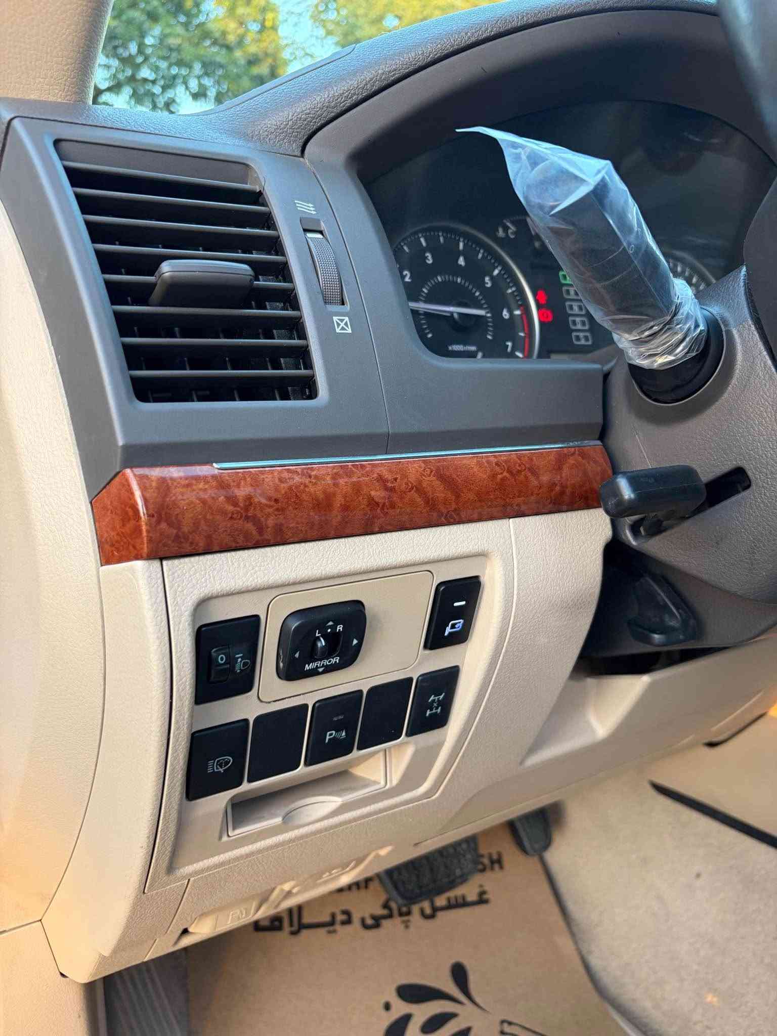 لاندكروز GXR 2013 فول مواصفات مضلل مروري
🔴السعر 338$ وماكو هيج سعر بكل السوك
محرك 6 سلندر
كشنات جلد 
كشنات كهرباء 3 دكم
سلايت فتحة
بصمة ابواب وتشغيل
ثلاجة
زراك لايت
رادار
كامراة 
تشغيل عن بعد
سبعه راكب تبريد مركزي 
دواخل صاج فورميكا
حساسات امامي وخلفي
لايتات وبلاجكتور زنون
مري كهرباء اشاير بالمري
باقي موصفات معروفة سيارة فول الفول
مكفولة كفالة عامة حتى من الشخط والكير والمحرك ايضاً 
جديدة جدا صيانة وسيرفس من شركة جيهان تايرات جديد
بدون اي نقص سيارة 
رقم وهزة وسنوية كلها جديد باسمي تحويل نفس اليوم وعليها تضليل مروري بالسنوية  
***********  /  مكان السيارة اربيل أربيل, العراق
