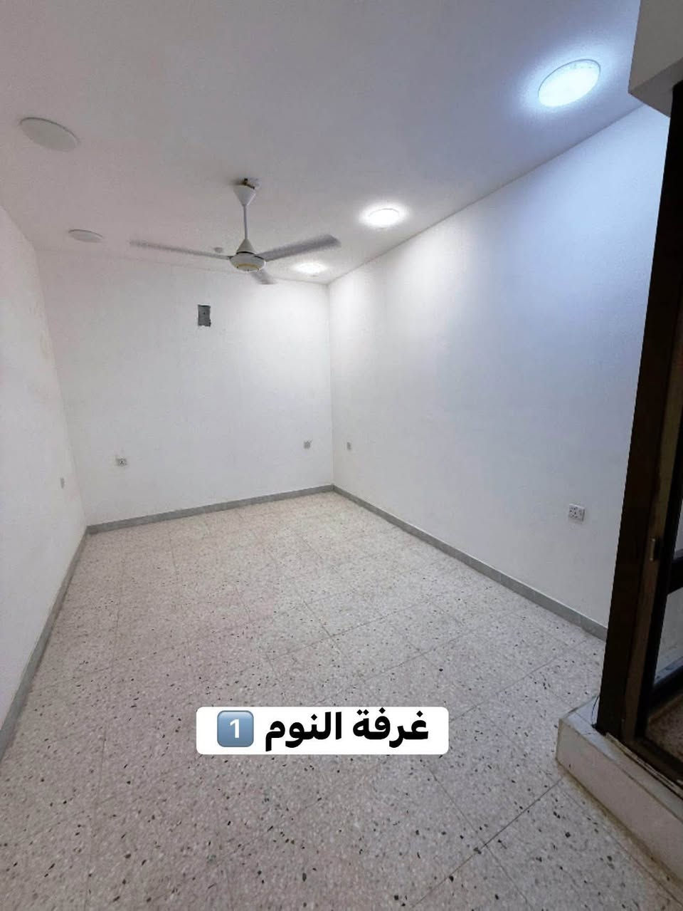🔥 بناية سكنية كاملة يمي وبس! 🔥
🏢 بناية زيرو وغير مسكونة
⚡️ مصعد كهربائي متوفر
📍 حي دراغ – قرب جامعة التراث

🏠 الطابق الأرضي
متوفر شقتين توين:
• 🛏️ غرفتين نوم
• 🛋️ صالة
• 🍳 مطبخ
• 🚾 صحيات
• 🛋️ مؤثثة بالكامل
⚡️ كهرباء مجانية

💰 الإيجار: 1,250,000 دينار شهرياً فقط

━━━━━━━━━━━━

🏢 الطابق الأول والثاني
⚡️ مصعد كهربائي متوفر

متوفر شقتين توين:
• 🛏️ غرفتين نوم
• 🛋️ صالة
• 🍳 مطبخ
• 🚾 صحيات

💰 الإيجار: 950,000 دينار شهرياً

━━━━━━━━━━━━

🛏️ سويت خاص
• 🛏️ غرفة نوم
• 🍳 مطبخ
• 🚾 صحيات

💰 غير مؤثث: 750,000 شهرياً
💰 مؤثث: 850,000 شهرياً

🛏️ متوفر أيضاً سرير (سكن طالبات)
💰 300,000 دينار للسرير

📸 يتوفر تصوير عبر الواتساب
للاستفسار أو لعرض عقارك:
حسن البيضاني ***********☎️

العلياء للعقار
المنصور-قرب مول المنصور

نص مكتوب في الصور:
- المنصور احي دراغ شقق زيروو غير مسكونة
- الصالة
- مطبخ واسع ومعزول
- WC صحيات
- 1 غرفة النوم
- غرفة نوم 2