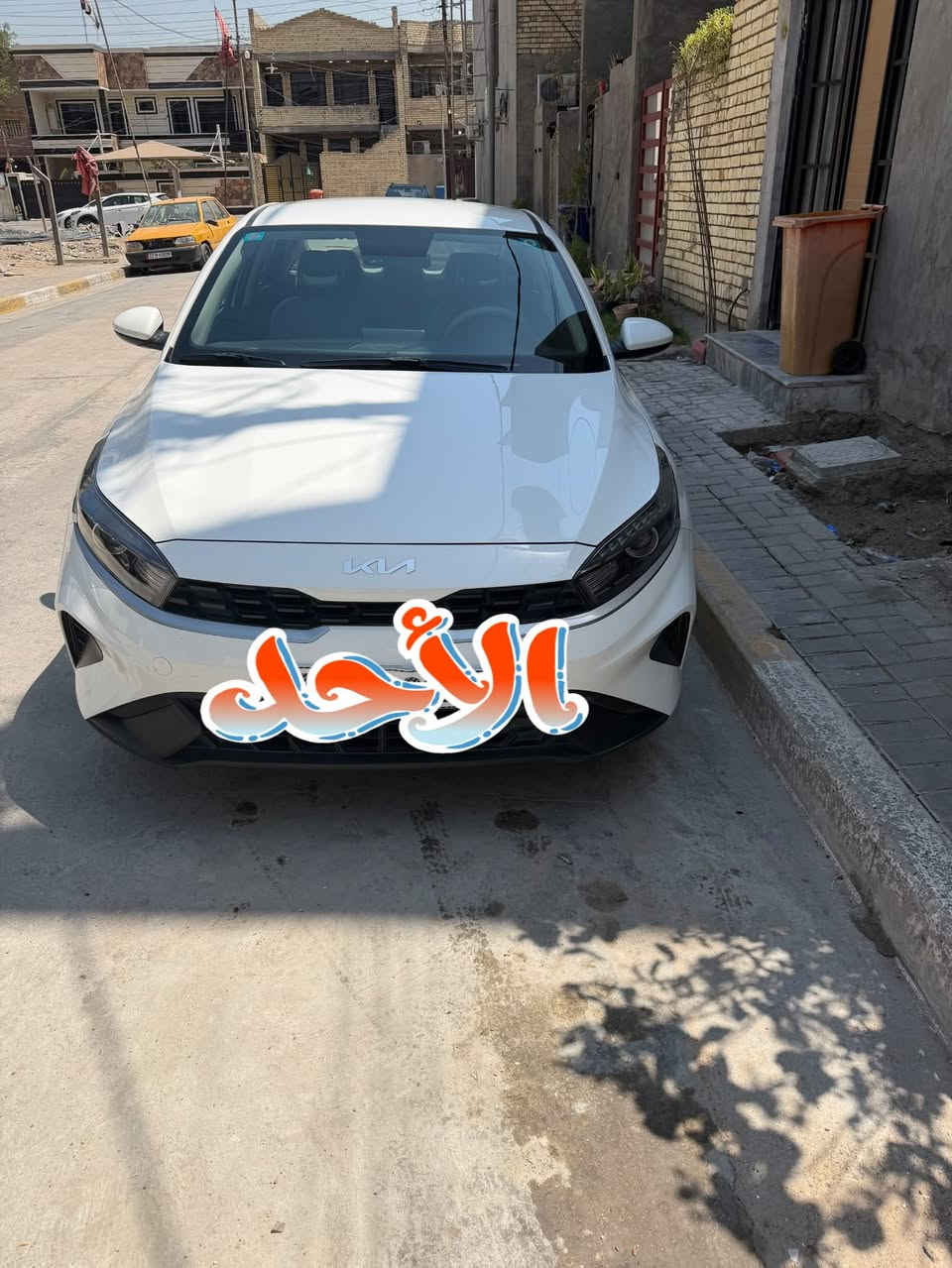السلام عليكم سيراتو موديل 24. ماشيا 42. الف. سياره جديده ومكفوله كفاله عامه  تخم تاير ويل كب جديد ويله القديم موجود  سياره بيها بارد بلباب الخلفي وره السايق. السعر 174 وبيها مجال.  محرك 2000 دوش  مكاني الكرخ الشرطه الخامسه. هاتف ***********
