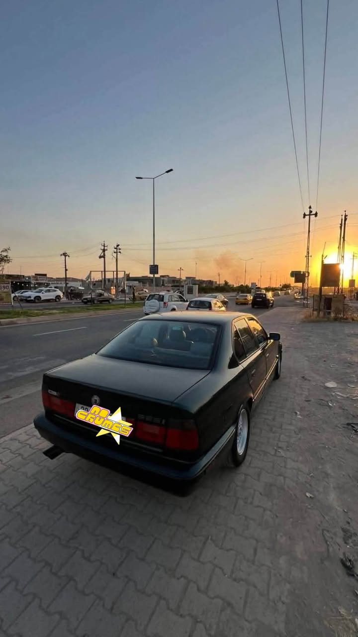 سلام عليكم 
بي ام دبليو موديل ١٩٩٤ 
حجم ٥٣٠ محرك بوما حجم ٢٨ 
اكو شبر بس بالجاملخ السايق الامامي 
غير هذا ماكو شي بالسيارة 
السعر ٦٥ 
للتفاصيل ***********

نص مكتوب في الصور:
- NO CRUMBS