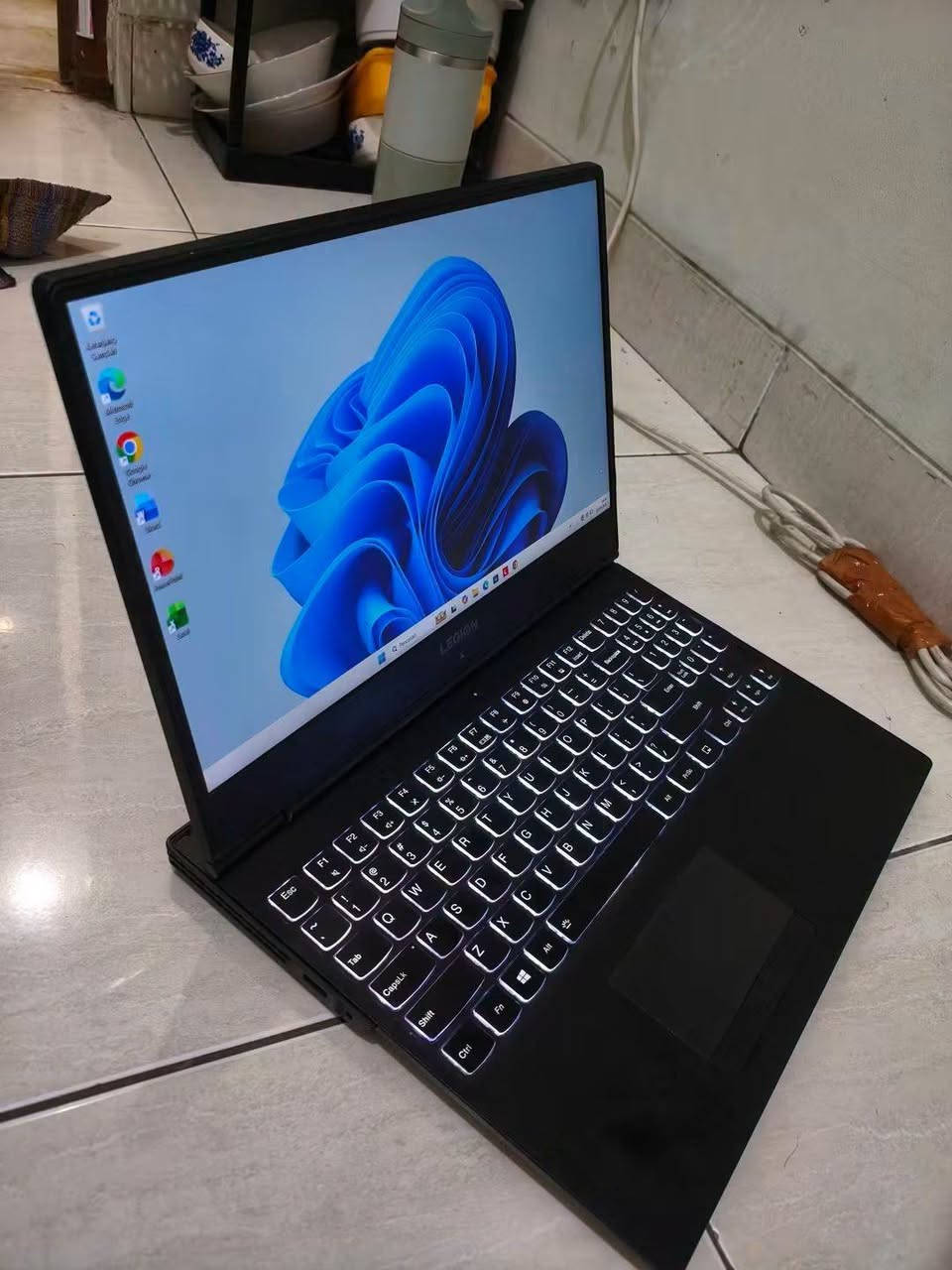 بمعالج i7 وكرت شاشه RTX 2060 بشاشه حجم 17.3 (144Hz)
Lenovo Legion Y540
CPU: Intel Core i7 th 9750H
RAM: 16GB DDR4 3200MHZ 
Storage: 1TB SSD M.2 
GPU1: INTEL GRAPHICS 8GB 
GPU2: NVIDIA GEFORCE RTX 2060 6GB 
SCREEN: 17.3 FHD 144
نضيفه كلش بحاله جديد 
ملحقاتها شاحنتها الأصلية 
مكاني بغداد الأمين الثانيه 
متوفر استلام مباشر او توصيل لكل العراق 

تواصل واتساب فقط 

***********
