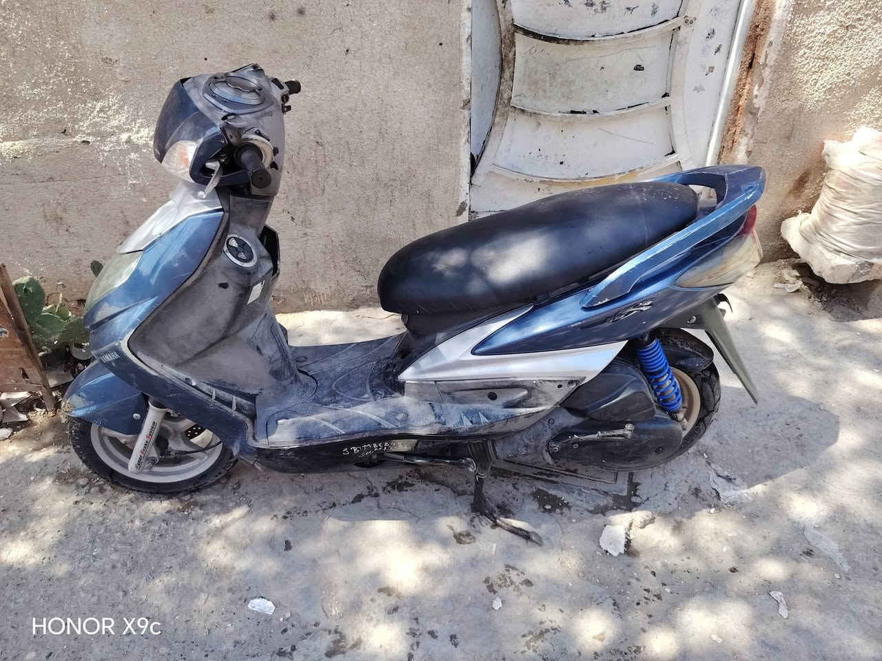 سلام عليكم شباب سكنس فحل صارلها شهرين من اخذتها رمبه مكفوله مكاني حي اور السعر ٧٠٠ للستفسار ***********

نص مكتوب في الصور:
- HONOR X9c