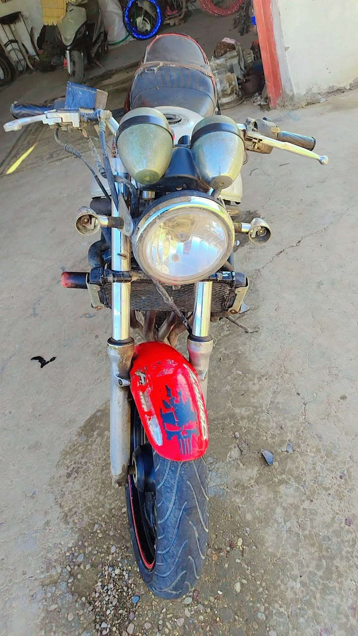 للبيع   بطح بانده محرك 250
حاليا ماتشتغل ابيعك طافيه 
بييه سلف جديد وتاير خلفي جديد كهربايات
شغاله سعره    250 قفل قفل او مراوس   ***********
