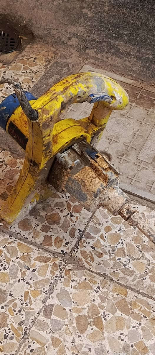 مكسر خلط اصباغ
متوفر ويوصلك وين ماجنت 
مستعمل ونظيف واستعمالة موضح بالفيديو وسعرة 25 الف 
للاستفسار اكثر 
***********
