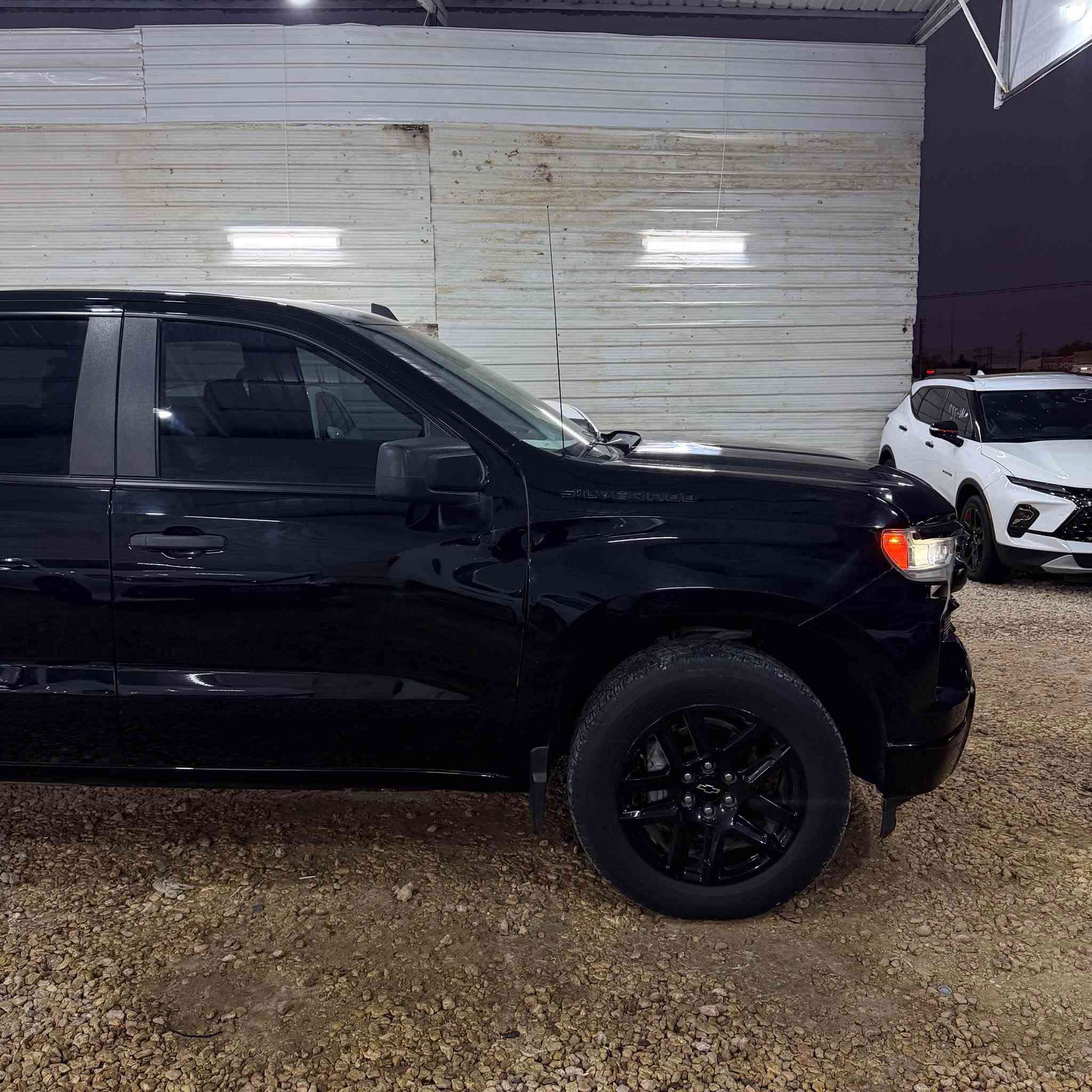 ⁨ ⁨ ⁨ ⁨ ⁨ CHEVROLET ( SILVERADO ) : النوع

المحرك : V4 - 4x2 - سنكل تيربو - 2700

الموديل : 2024 

اللون الخارجي : اسود 

اللون الداخلي : اسود 

الحالة : ( نصف جاملغ امامي جهة الأيمن + نصف بونيد جهة الأيمن) 

الوارد : أمريكي 

الگير : أوتوماتيك 

نوع الوقود : بنزين 

الممشى : 50,000

———————-( المواصفات )——————-

- بصمه

- گير تعليك 

- سايد بريك كهربائي

- باب الصندوق كهربائي

- مقاعد كهربائي

- مقاعد مخمل

- كاميرا خلفية

- تبريد خلفي

- رادار امامي

- تحديد مسار

- بدي طويل ، باب خلفي قصير

———————( للأستفسار )———————

السعر : 250$ بدون رقم 

الموقع : ( الديوانية ) 📍

للتواصل واتس اب أو اتصال : ( *********** ) 📞⁩⁩⁩⁩⁩
