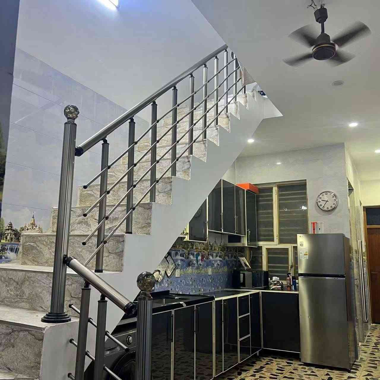 فرصه عقاريه دار للبيع ( طابو صرف )
مستعجل عالبيع بسعر مناسب 
دار للبيع بغداد حي اور محلة 325 مجاور ثانوية القيروان للمتميزين منطقة  ال 600 

موقع مميز جدا – شارع عريض 15م

المساحة: 60م²
الواجهة: 3م
النزال: 20م

مواصفات الدار
طابق ونص
مدخل للدار
مدخل استقبال 
مطبخ حار( منور)

الطابق الارضي
هول وجلسة
مطبخ
منور
حمام كبير
غرفة نوم
بيتونة كبيرة تصلح كمخزن
سطح امامي كبير
سطح خلفي كبير

موقع مميز ومساحة ممتازة للسكن والاستثمار
رقم صاحب الدار *********** واتساب
