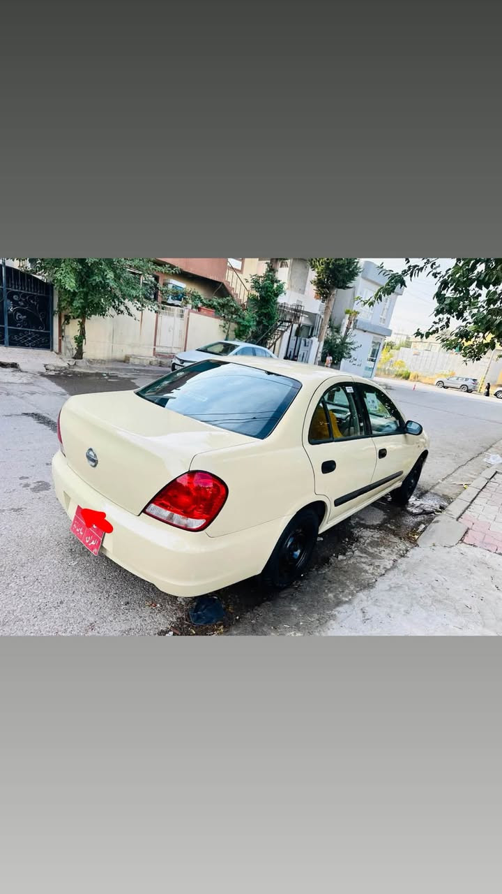 موديل ٢٠١٠ • أسود • مكينة وجير