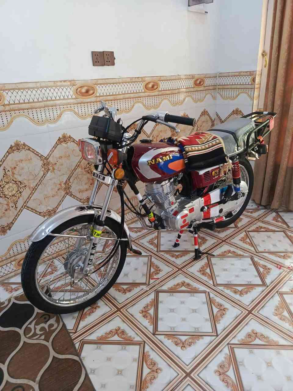 سلام عليكم دراجه نامه شبه اصلي للبيع اوراق سكنر خمسه كاملات كفاله عامه برغي ما مفتوح بيه مال جناي دراجه انضف من صور صارله اقل شهر من طالعه ثاني تبديله دهن سعر 825 وبيه مجال لشراي مكاني شطره هاذه رقم الهاتف ***********
