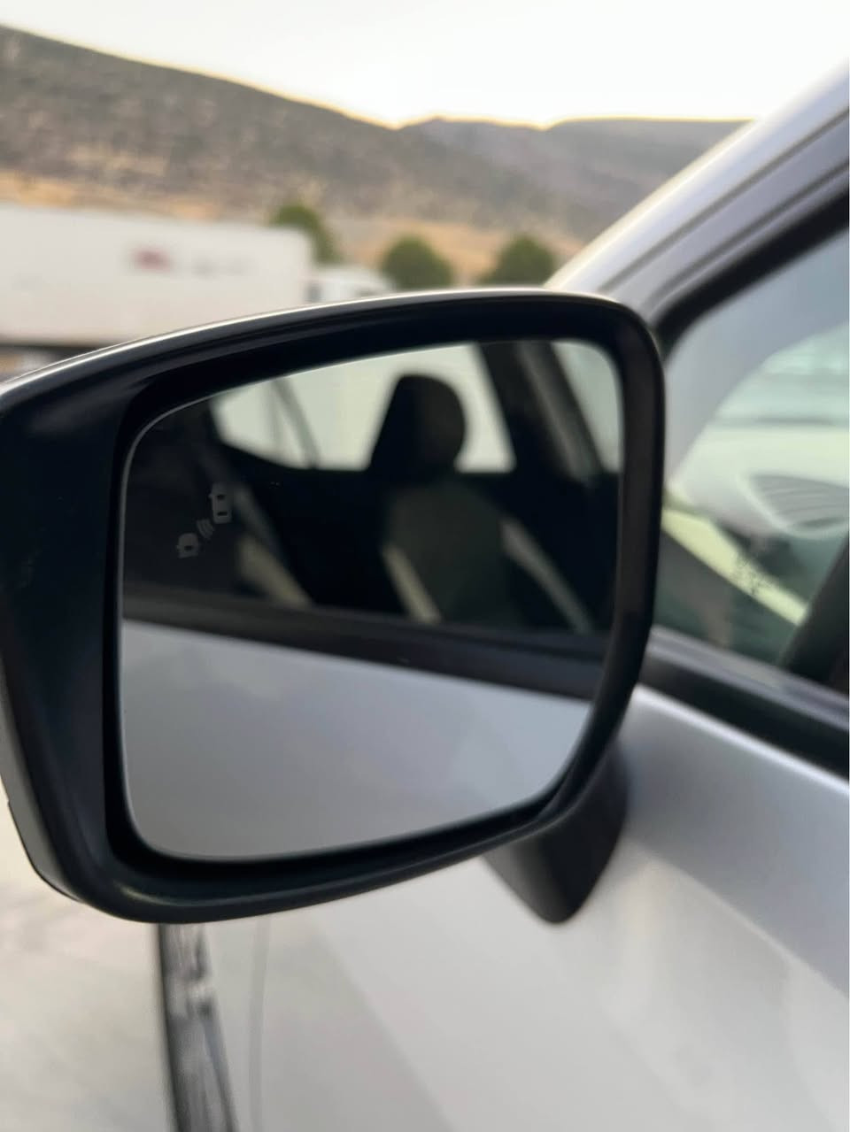 Nissan Versa 2020
مواسه فات
به سمه شاشه كاميرا  دواوه رادار پيشو پشتى ئاويّنه رادار ويل كروّم ناو زةرد وسپي تحديد سورعه دوكمة سپؤرت سوكان فؤليؤم
جوار تايةي نويي لة ژيرة
يةك دينار مه سره فى تيا نيه
يةك جاملغى پشتةوة بؤياغة ئرباكيش تة تةقيوة  كشتى به شةرت كيرٍ ومه كينة بة شةرت  به ناو كردن وتعويل كردن به شةرت 
نرخيشى ١٠٨$ مةجاليكي كةم …. ژمارةي موبايل *********** سوران, أربيل
