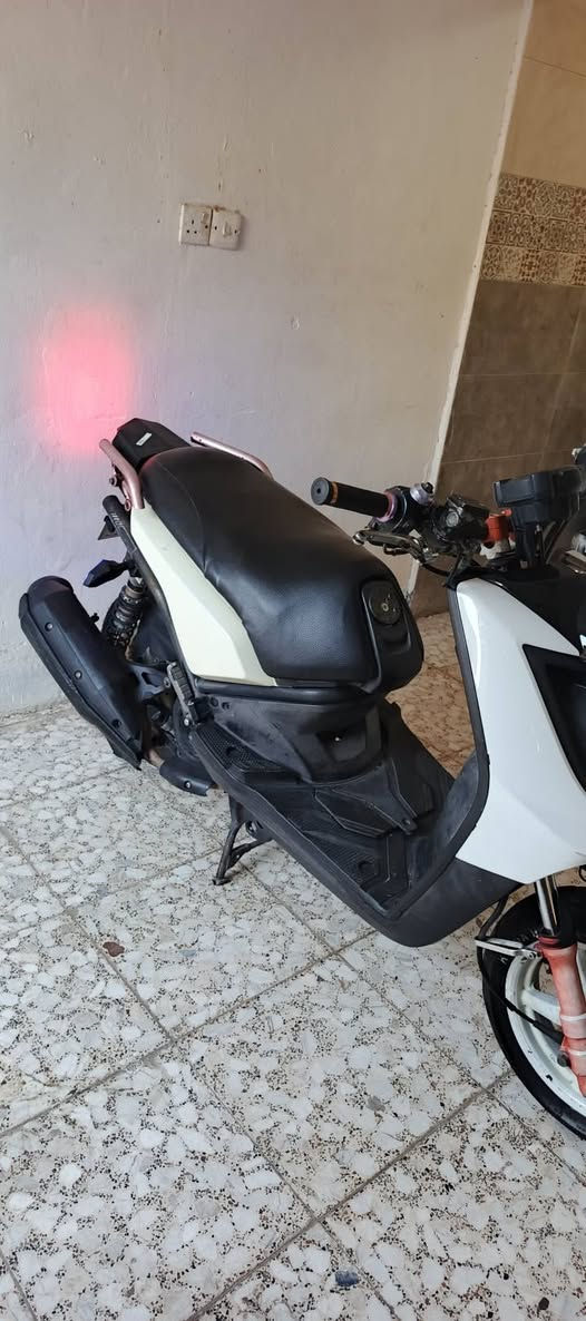 سلام عليكم شباب سكنس جبلي موديل 11 دراجة مكينة بلادي 
السعر 900 او ابيهه مجال العنون بغداد ال زعفرنيه 
***********

