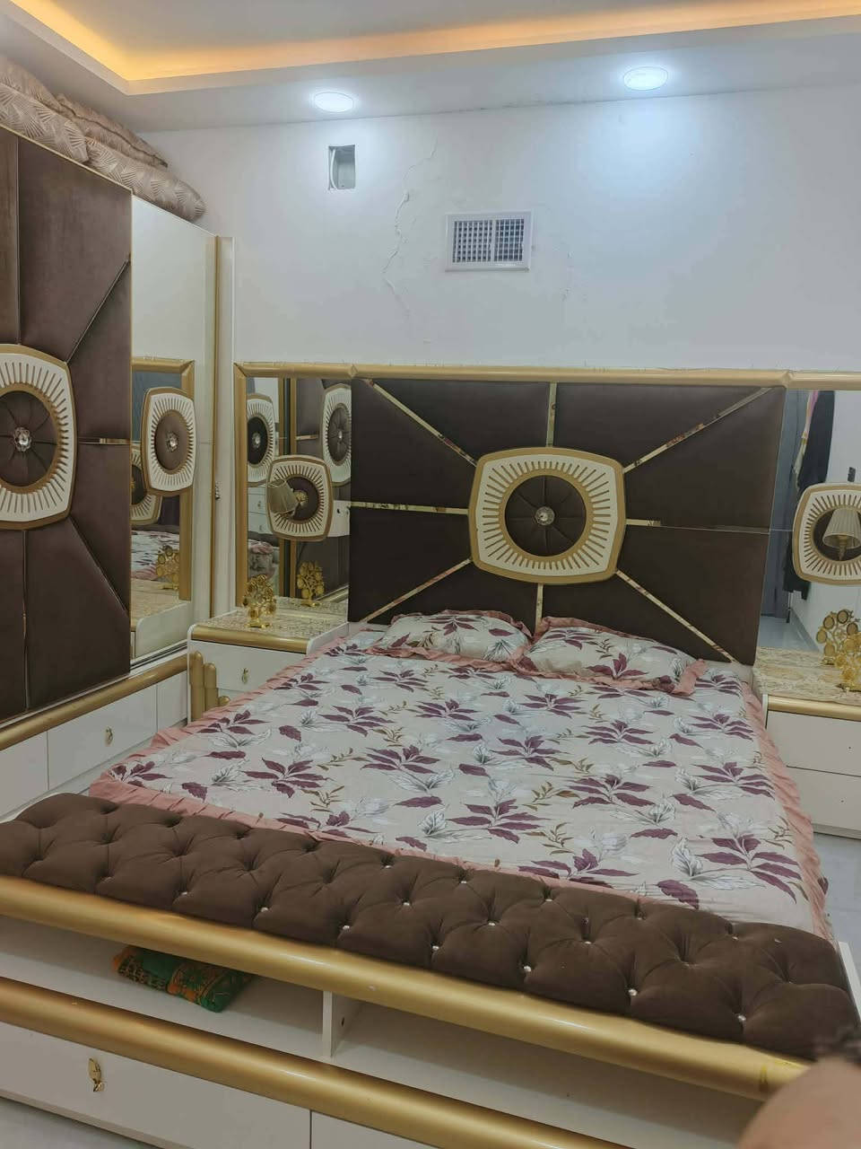 بيع مستعجل • ٦ قطع • حي الملايين