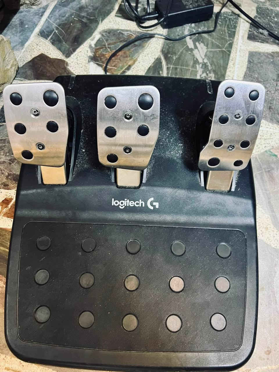 دركسون Logitech G29
سلام عليكم دركسون لوجتك مثل ما موضح بالصور نظيف جداً استعمال قليل جداً كامل ملحقات وياه حتى الكارتون سعره 400 الف وبي مجال مكاني الكوت 

واتس:  ***********
