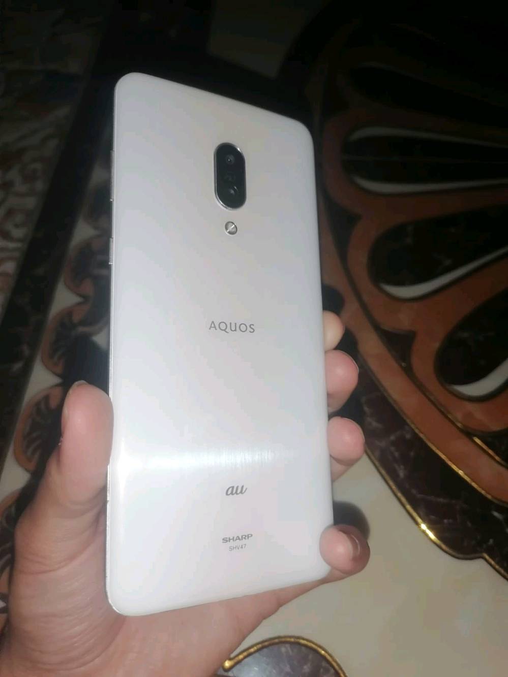 هاتف شارب زيرو تو الياباني 
ملك السلاسه وا الالعاب ب270 الف فقط الجهاز مكفول من كلشي 
الشاشة: OLED بحجم 6.4 إنش، وبتردد خيالي 240Hz (سلسة جداً للجمينج).
المعالج: Snapdragon 855 (أداء قوي وسريع).
الذاكرة والرام: 256 جيجابايت ذاكرة / 8 جيجابايت رام.
الوزن: خفيف جداً (141 غرام فقط).
الكاميرا: خلفية مزدوجة 12.2 + 20 ميجابكسل / أمامية 8 ميجابكسل.
البطارية: 3130 مللي أمبير مع شحن سريع.
إضافات: بصمة بالشاشة، مقاوم للماء والغبار (IP68)، وسماعات ستيريو.