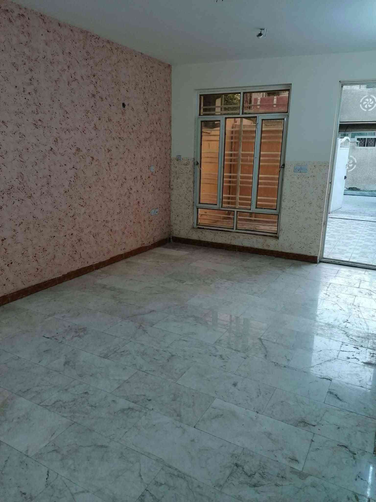 للبيع ١٠٠م غرفتين وصاله ومطبخ وخدمات و كراج طابو ملك صرف بااسم شخص وأحد
واجهه ٥ ونزال ٢٠ موقع ممتاز الإعلام الشباب المربع الذهبي 
*********** متوفر واتساب وتواصل على الخاص واتصال
