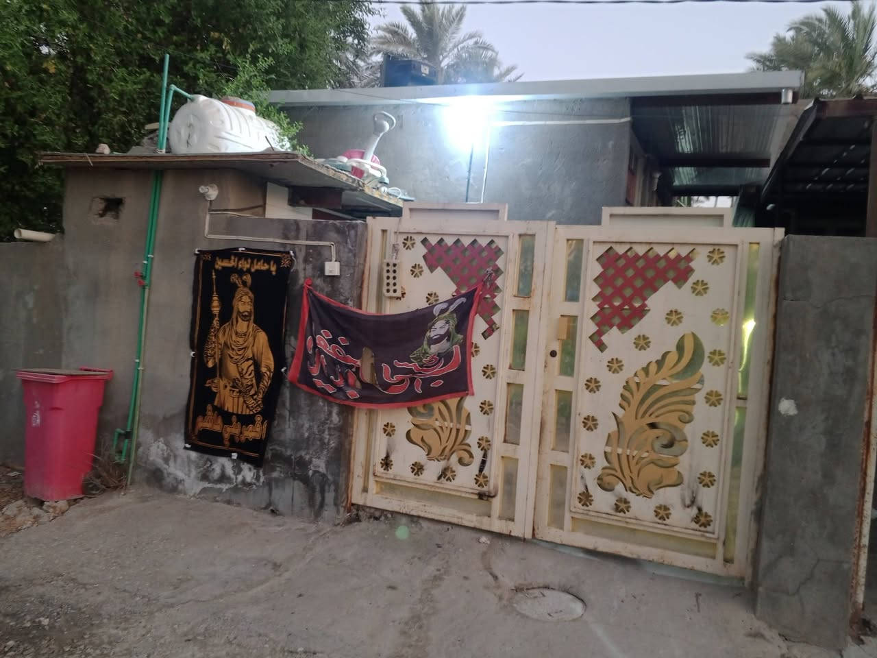 بسم الله الرحمن الرحيم
البيع

بيت مساحة 335م 

مشتمل مساحه 120م  طابو زراعي سند 25 تحويل ثاني يوم كافة الخدمات موجودة 

حي الاسرة بل قرب من سيد نور شارع بيت حجي عربي 

بيت يحتور على ستقبال 4×8 ///4غرف نوم صاله كبيره مطبخ كبير صحيات داخل وخارج حديقه كراج غرفتين نوم عدد 2مع صاله طابق ثاني مع صحيات 
مشتمل استقبال مع غرفة نوم وصاله ومطبخ صحيات داخل وخارج استفسار اتصل على سيد علي‏‪***********‬‏((////‏سيد عدنان‪***********‬‏/////‏‪***********‬‏
