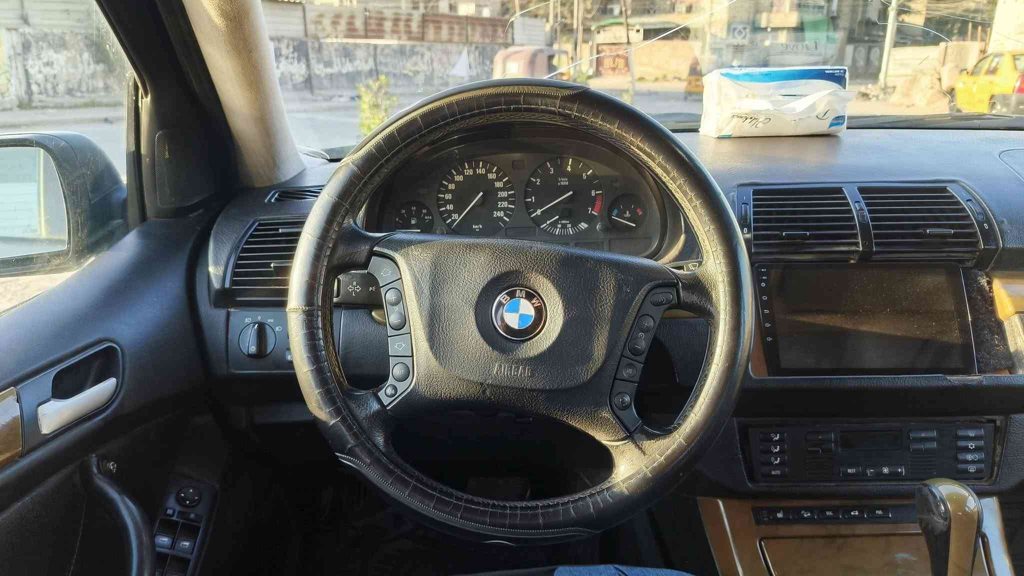 السلام عليكم بيع فقط
للبيع BMW X5 موديل 2001 مكينة 6 سلندر 3000 كير اوتو مسكر دبل فانوس 
شاشة تحكمات السيارة جاهزة 
سلايد روف ترحيب بل مري 
السعر 50 وبيها مجال 
للاستفسار ***********
