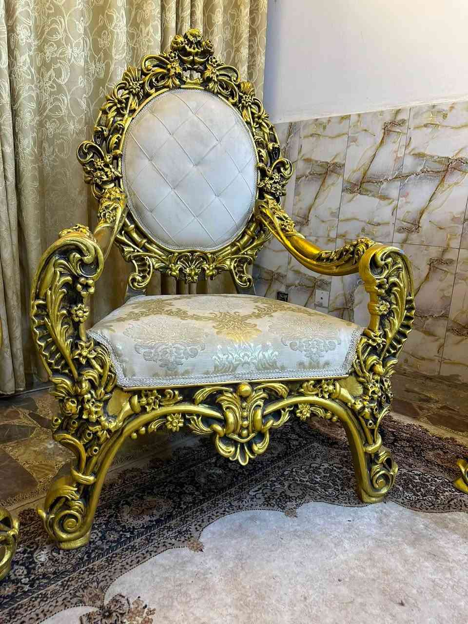 تخم ملكي ضخم عشر مقاعد مع طبلات اخو الجديد السعر قفل 900 مكانه المنصور ***********
