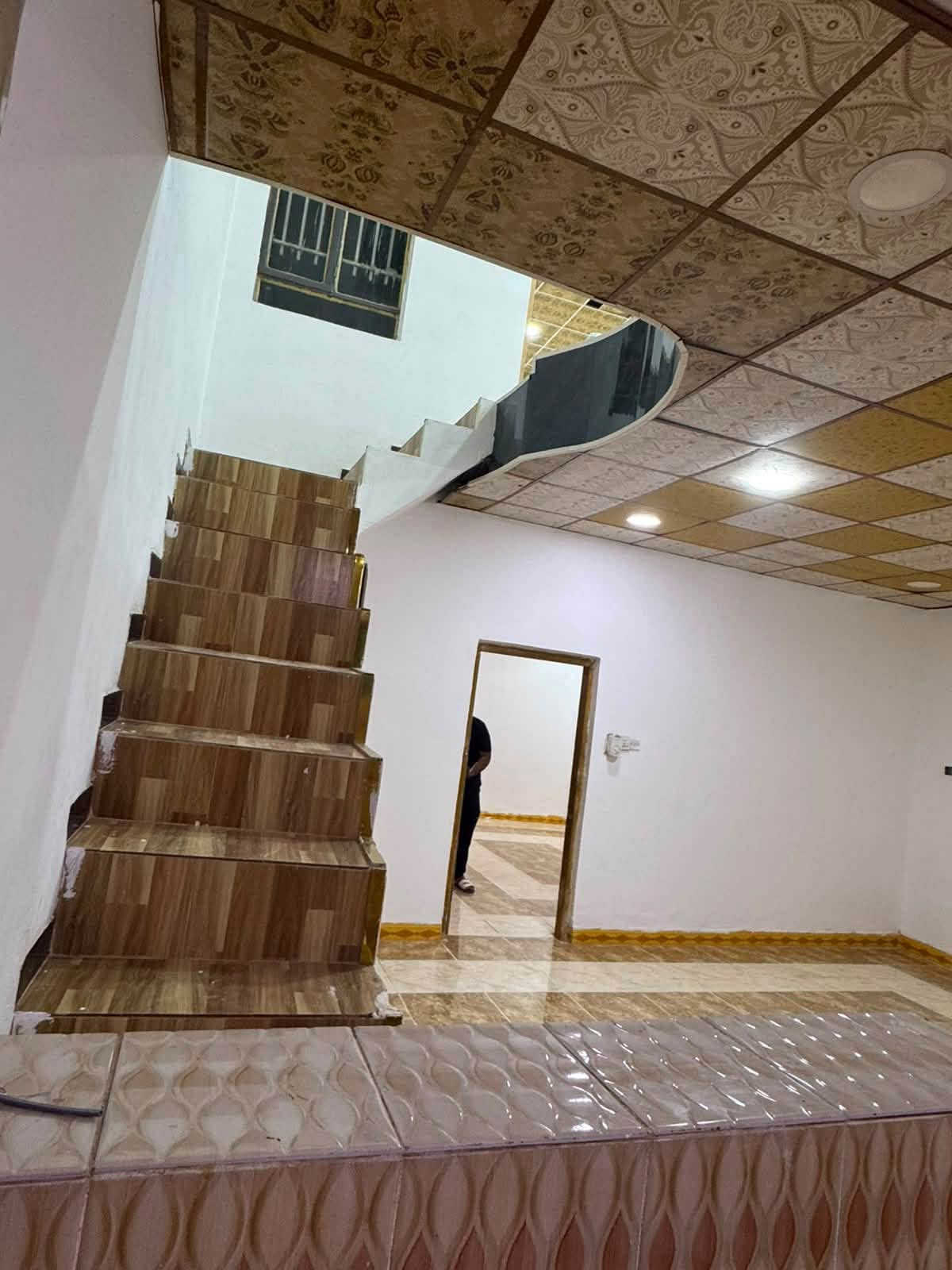 السلام عليكم
مشتمل للبيع المساحه 130 متر
العنوان سامراء حي صلاح الدين
قرب الملعب بيع اصولي ومظبوط
بيت حديث سراميك وسقوف ثانويه بيت حرف  T
متكون من 4 عرف نوم ومطبخ واستقبال وصحيات عدد 2 داخل كل غرفه حمام داخلي سعره 67 مليون 
استفسار أكثر اتصل
***********
