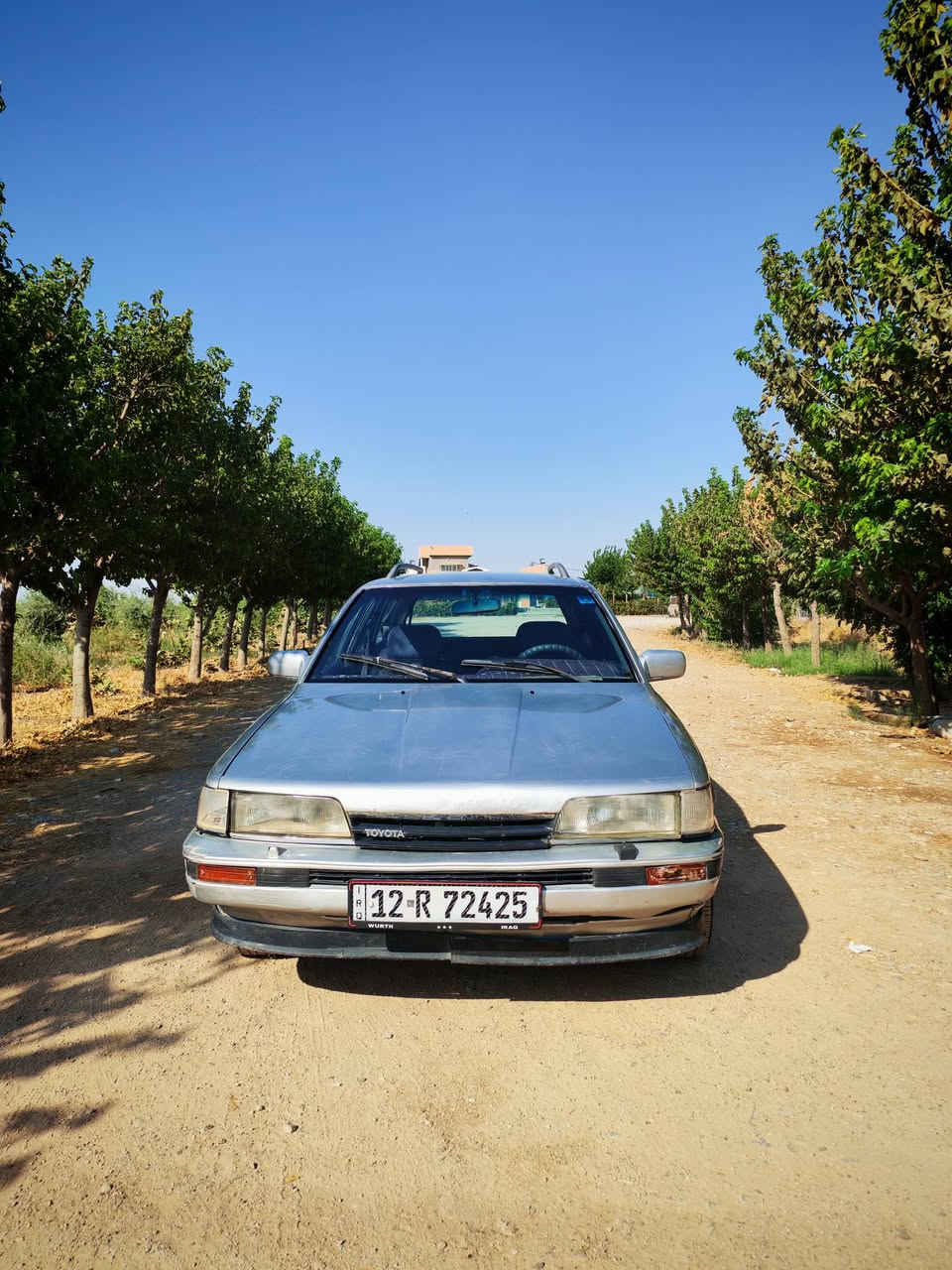 ​🚗 للبيع: تويوتا كامري ستيشن 1991 (أوتوماتيك - بخاخ بلادي)
الموديل: 1991 (الجيل الثاني V20)
​نوع البودي: ستيشن واجن (Wagon) - 5 أبواب (عائلية، واسعة وعملية جداً)
​المحرك: 4 سلندر سعة 2.0L (المحرك الشهير 3S-FE) بخاخ بلادي شد شركة (اقتصادي، نشط، واعتمادي)
​ناقل الحركة (الجير): أوتوماتيك (مريح جداً بالسياقة)
​اللون: فضي (سيلفر) - مصبوغة جمالية كامل لجمالية المظهر.
​✨ المواصفات والإضافات:
​السيارة مكفولة (من الكص والضربات القوية).
​رقم جديد - لوحة نينوى 🧾.
​ويلات ألمنيوم سبورت مميزة.
​سكك سقف (Roof Rails) بلادية.
​عارض (Lip) أسود على الدعامية الأمامية.
​داخلية مخمل بلادية بحالة جيدة جداً.
​جامات طبيعية بلادية (غير مضللة) ومساحات خلفية شغالّة.
​❄️ التبريد:
​منظومة التبريد كاملة وموجودة بالسيارة، (أنا من أخذتها ما شغلت التبريد وعفته، فـ على الأغلب تحتاج غاز فقط والمنظومة ترجع طبيعية).
​📍 الموقع: متواجد في /أربيل 
💰 السعر: 50 ورقة (قفل أو بيها مجال بسيط للشراي الطيب).
📞 للاستفسار والتواصل مباشرة: ***********

نص مكتوب في الصور:
- للبيع: تويوتا كامري 1991 ستيشن - جير أوتوماتيك مكفولة وبحالة ممتازة السعر: 50 ورقة الموقع: أربيل للاستفسار: ***********