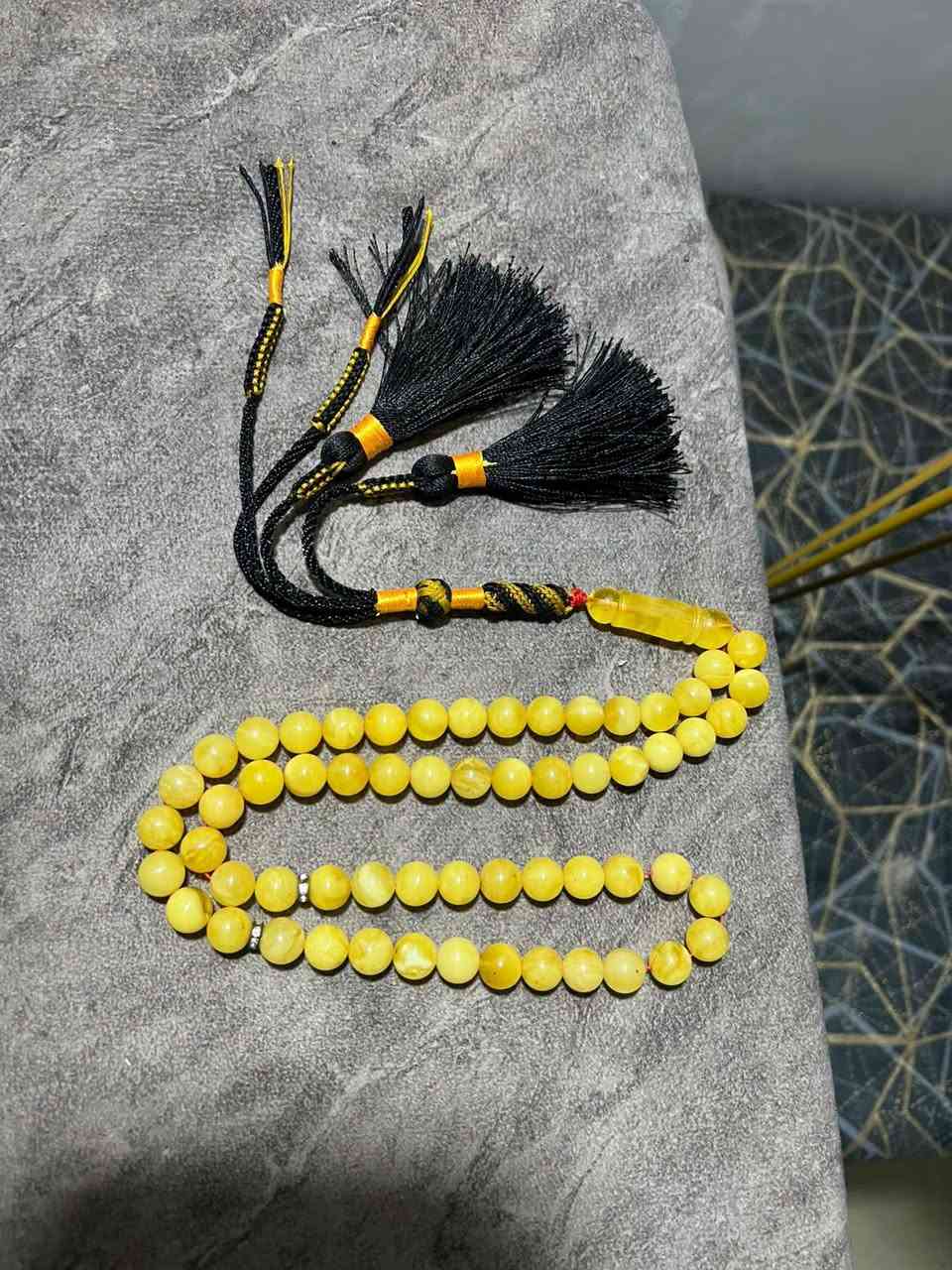 ---
*للبيع سبحة كهرب فخامة 🟡✨*

سبحة مال كشخة ، لون عسل حليبي يخبل شاهد استندر شجري 

*التفاصيل:*
🔸 النوع: كهرب بولوني بدايه تغليف 
🔸 العدد: 59 حبة شرط العد
🔸 اللون: عسلي شفاف بيه تمويجة حليبية طبيعية
🔸 الملمس: باردة وناعمة بالايد
🔸 الكركوشة: شغل يدوي فاخر أسود وذهبي

*السعر: 160 ألف دينار فقط*
*وبيه مجال بسيط للشراي*

المكان: الموفقية / الكوت
للحجز: ***********
توصيل موجود لكل المحافظات 🚚
