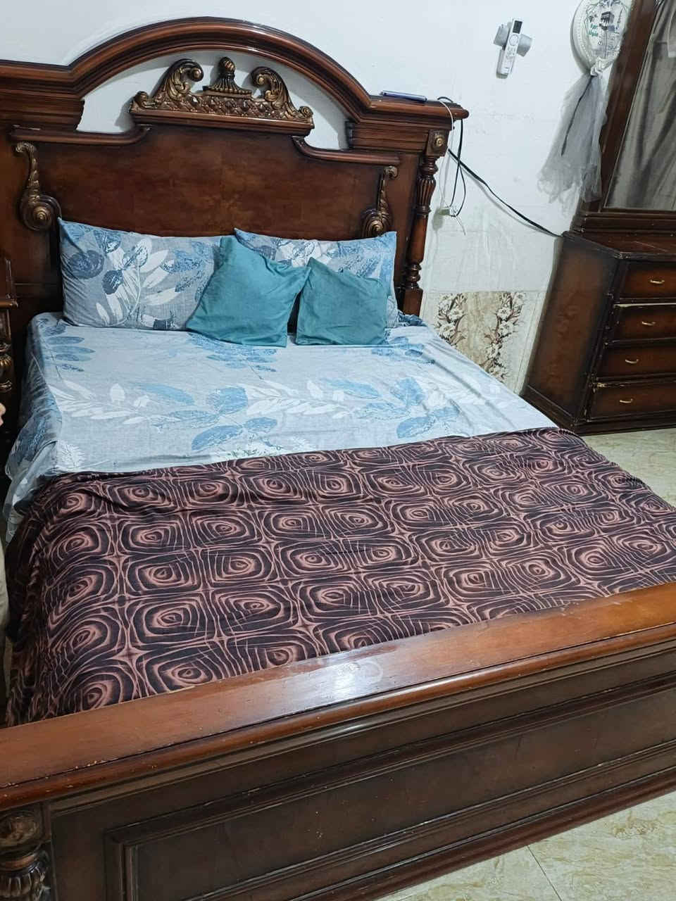 ميز طعم صاج تفصال وبي چروخ  سعر 50 / جربايه وميز تواليت صاج مصري ثكيل سعر 125 العنوان بغداد الزعفرانيه***********
