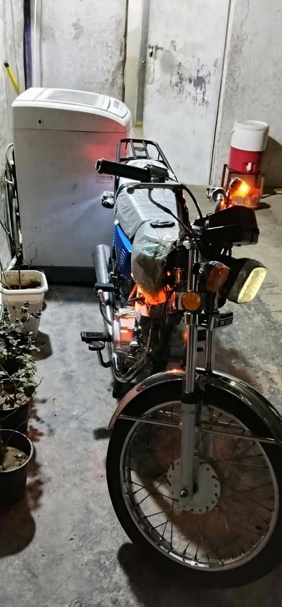 سلام عليكم دراجه شلامجه اصلي موديل 22 جديده أوراق كامله فقط بيهه نقص ورقه مال مرور يعني الي يدور رقم ليخابرر رجائن دراجه كامله مابيه نقص محرك فقط ولفات سعر 600 وبيهه مجال مكان كربلاء *********** / ***********
