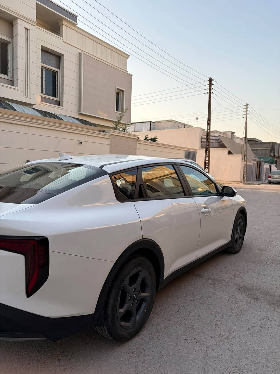 كيا كي٤ وارد خليجي كلين تايتل ما بيها أي ضربه ، G-grade نسخه السويج (العادي) مو بصمه ، جديده السياره وماشيه بس ١١ ألف كيلو ، منصب دواخل RGB LED بالبلوتوث على الموبايل كل الألوان و دوشمه مرتبه ، مبدله زيت كل ٣ اللاف كيلو ما بيها أي مشكله الي حاب يتواصل وياي على الرقم *********** ، رقم سماوه 
السعر : 27,850,000 دينار عراقي 
وبيها مجال
