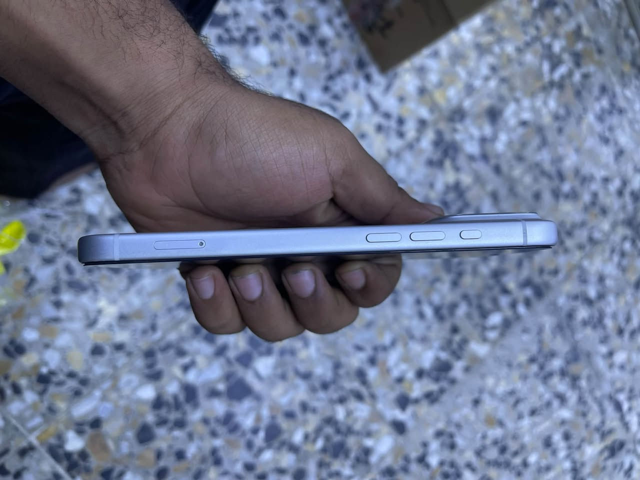 ايفون 17 برو ماكس
256  شرق اوسط 
سيم كارت 
ماستر 

مشحون 77 مرة 
بطارية 100

لون سلفر 
مكاني مدينة الصدر 
السعر 1900

*********** رقم صاحب المبايل
