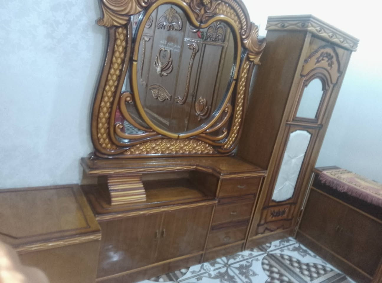 غرفه لبيع  سعر 700 مكان تميم رقم***********
